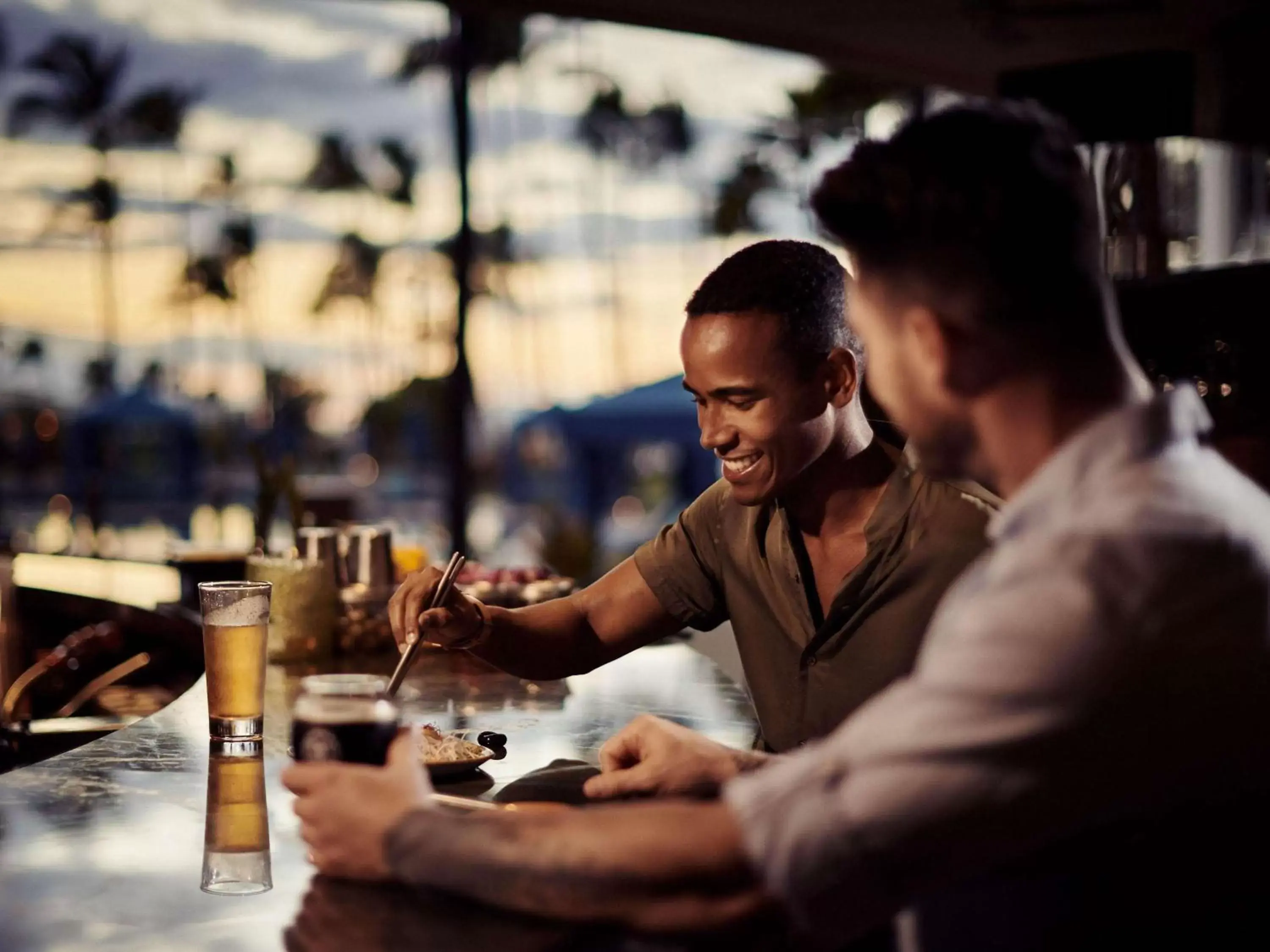 Lounge or bar in Fairmont Kea Lani, Maui