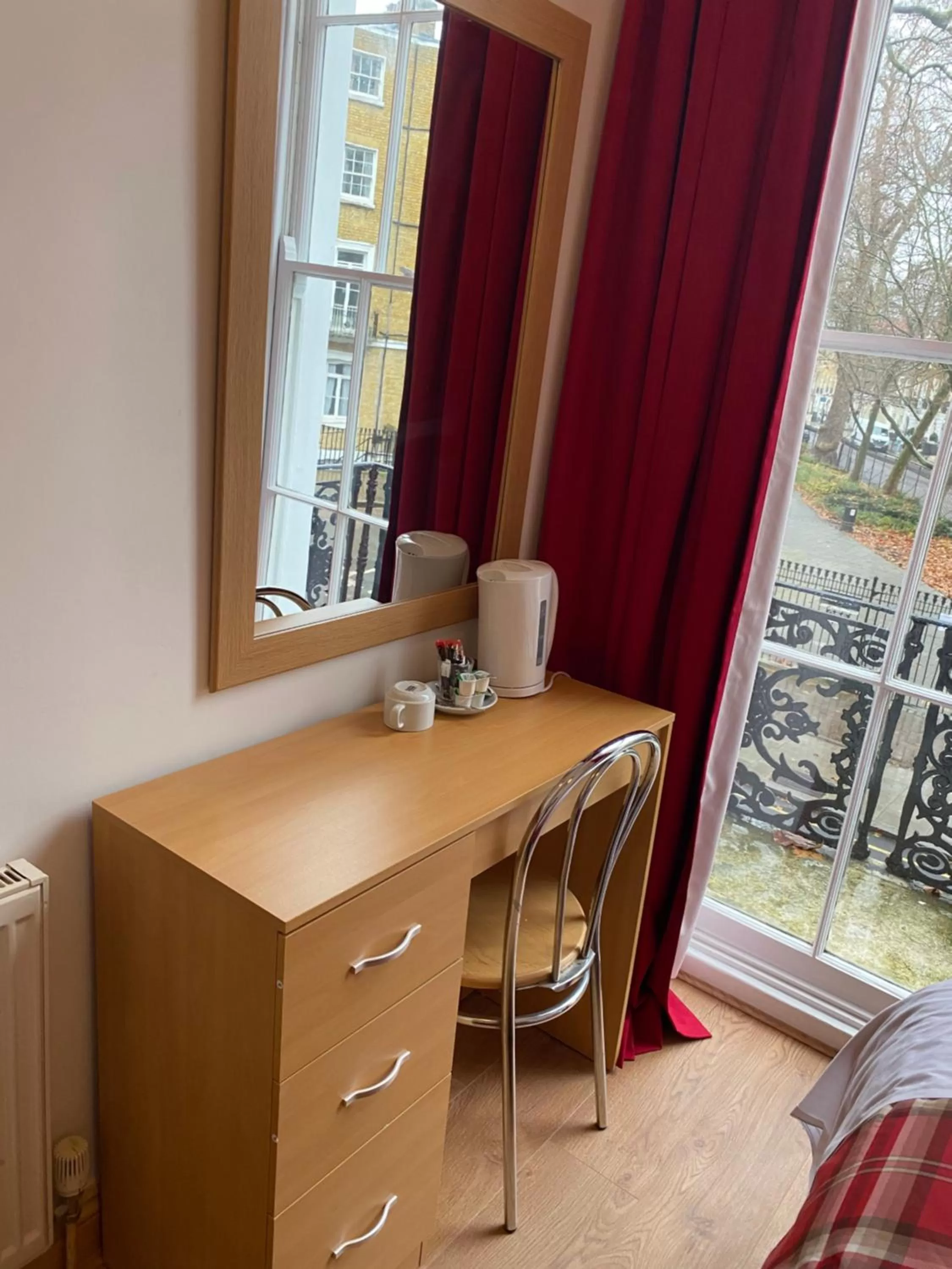 TV/Entertainment Center in 27 Argyle Square