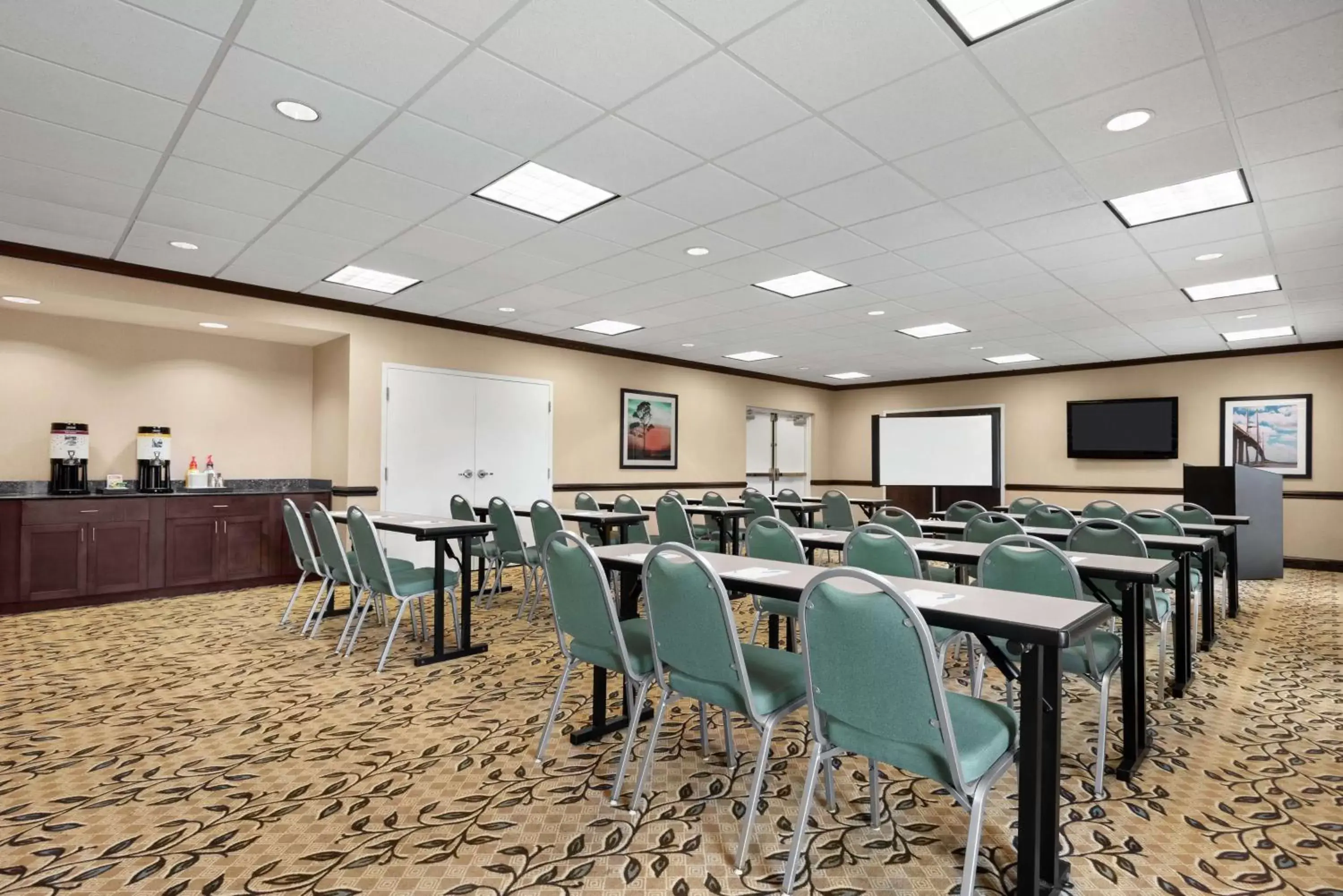 Meeting/conference room in Hampton Inn & Suites Brunswick