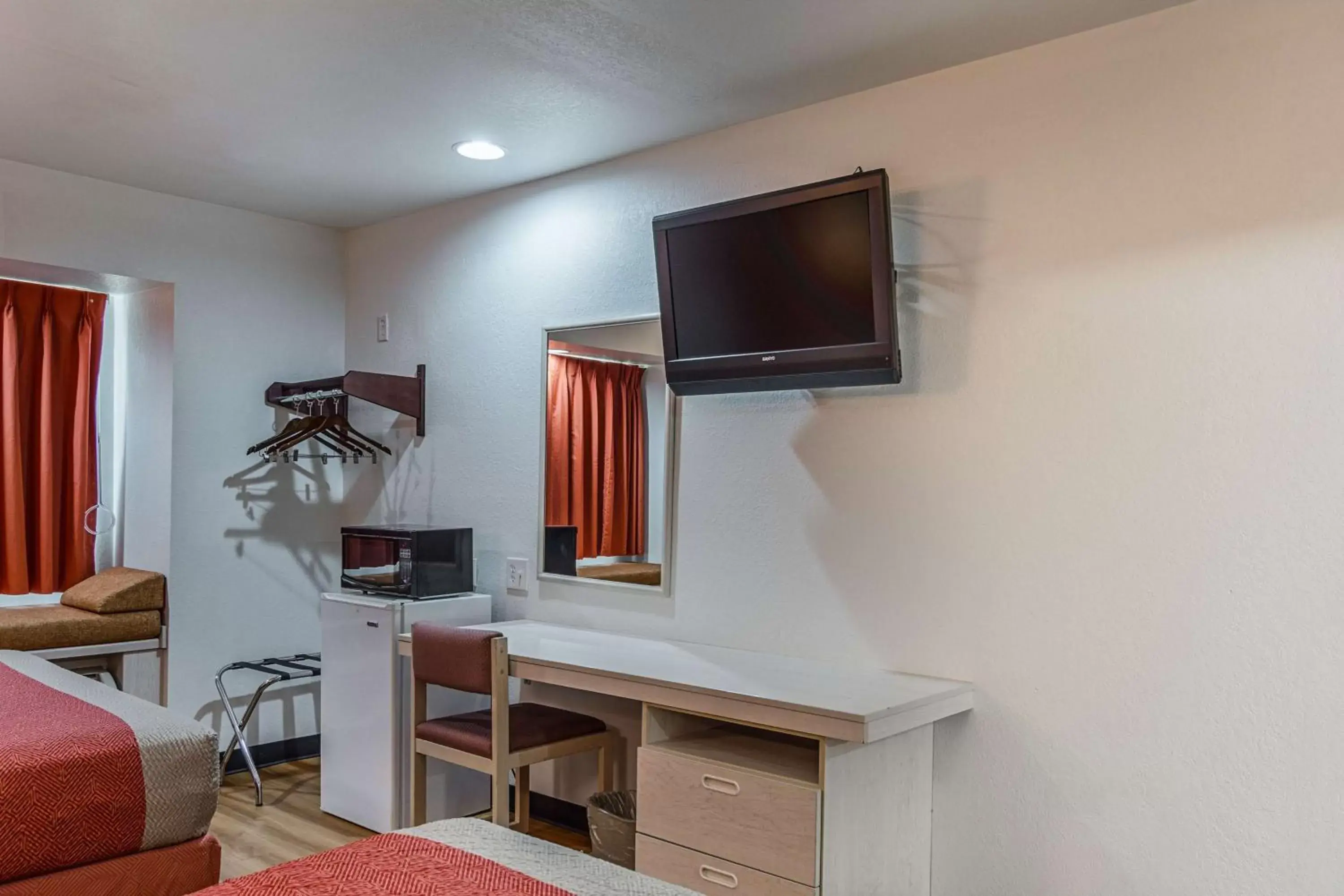 Photo of the whole room, TV/Entertainment Center in Motel 6-Mcalester, OK