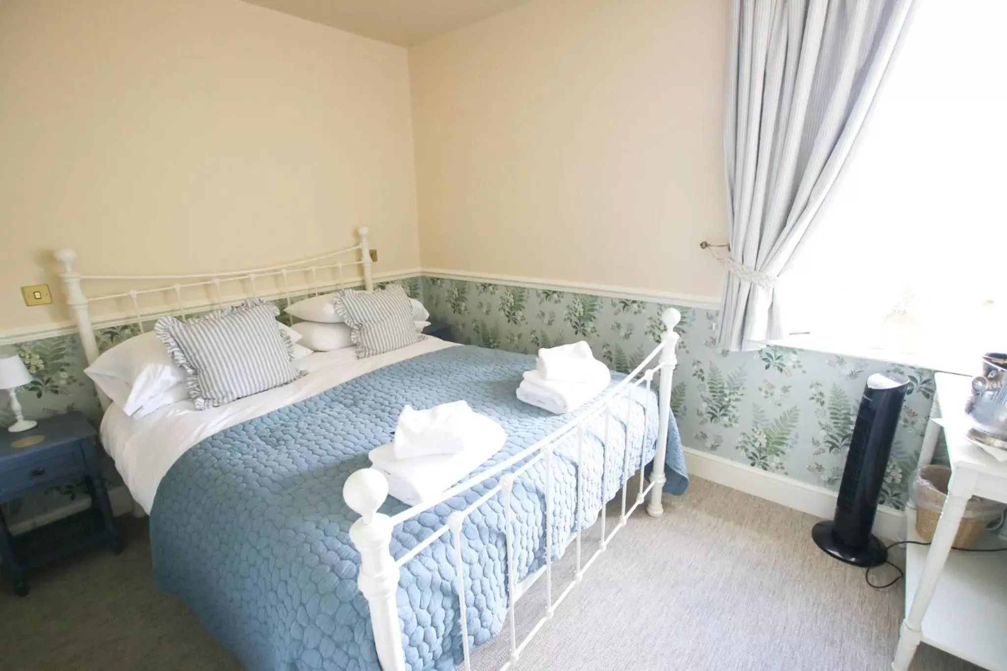 Bed in Fleur de Lys Bampton