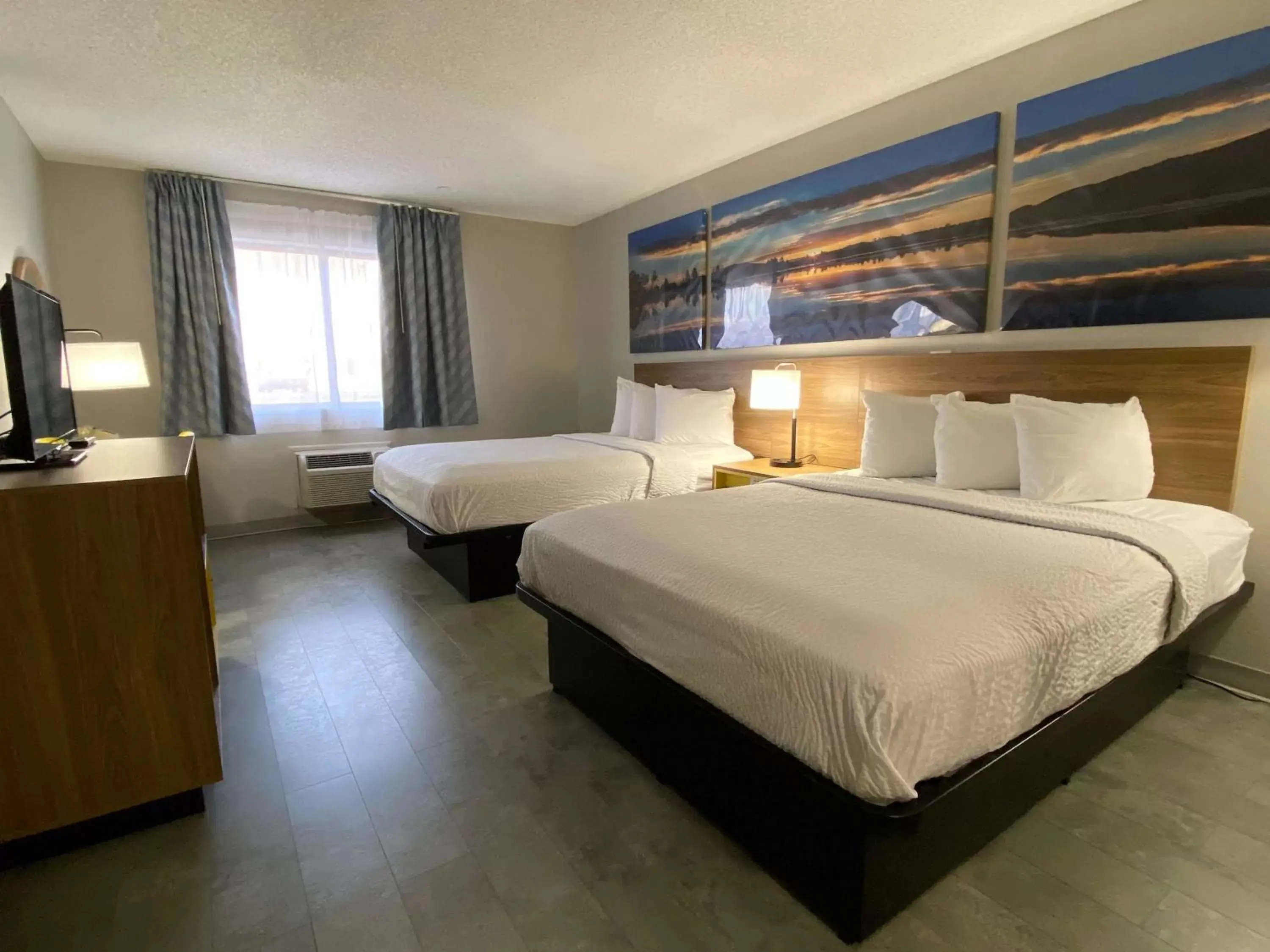 Photo of the whole room in Days Inn by Wyndham Rawlins