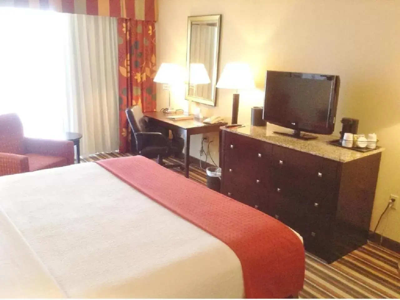 Bed, TV/Entertainment Center in Holiday Inn & Suites Orlando SW - Celebration Area, an IHG Hotel