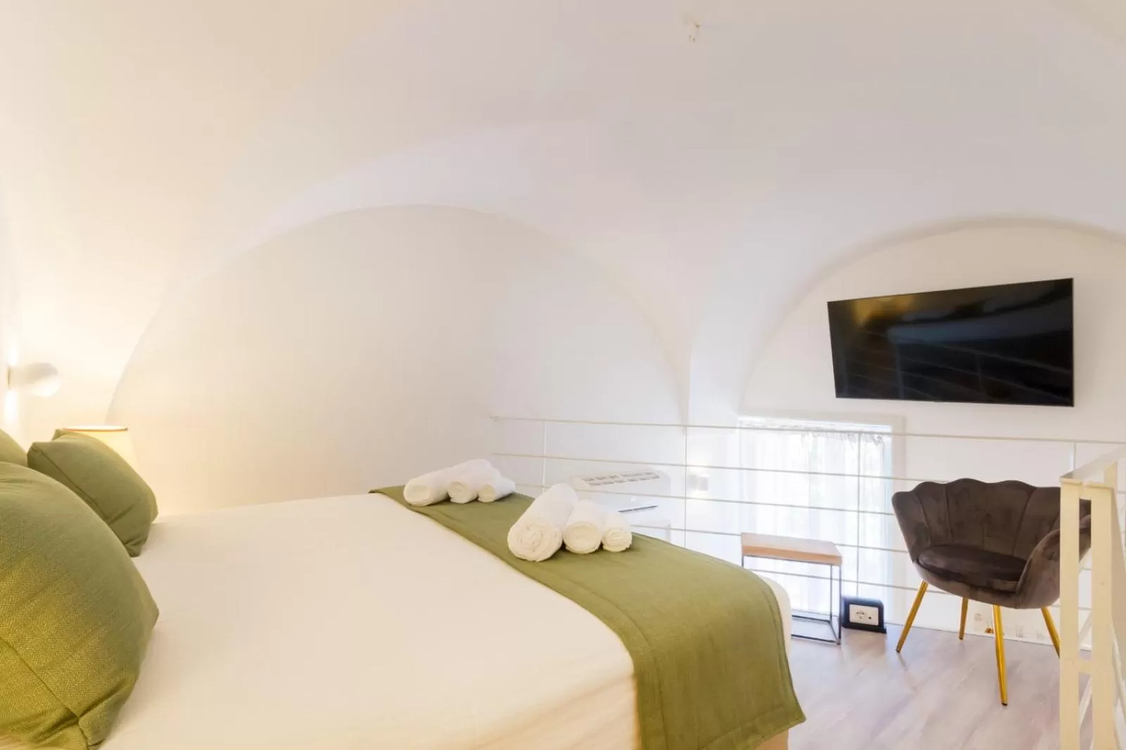 Bed in ReLuxe Private Wellness