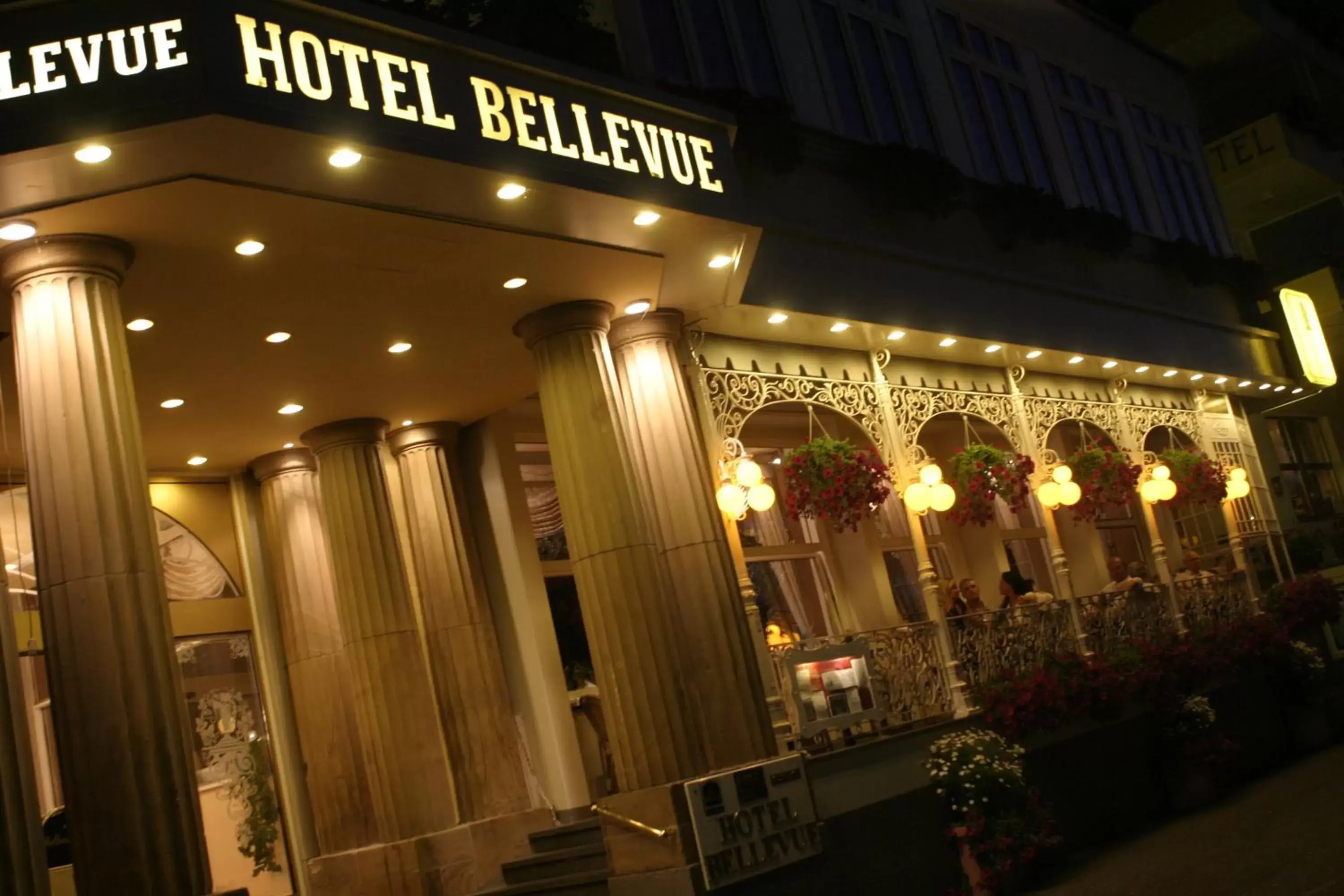 Facade/entrance in Bellevue Rheinhotel