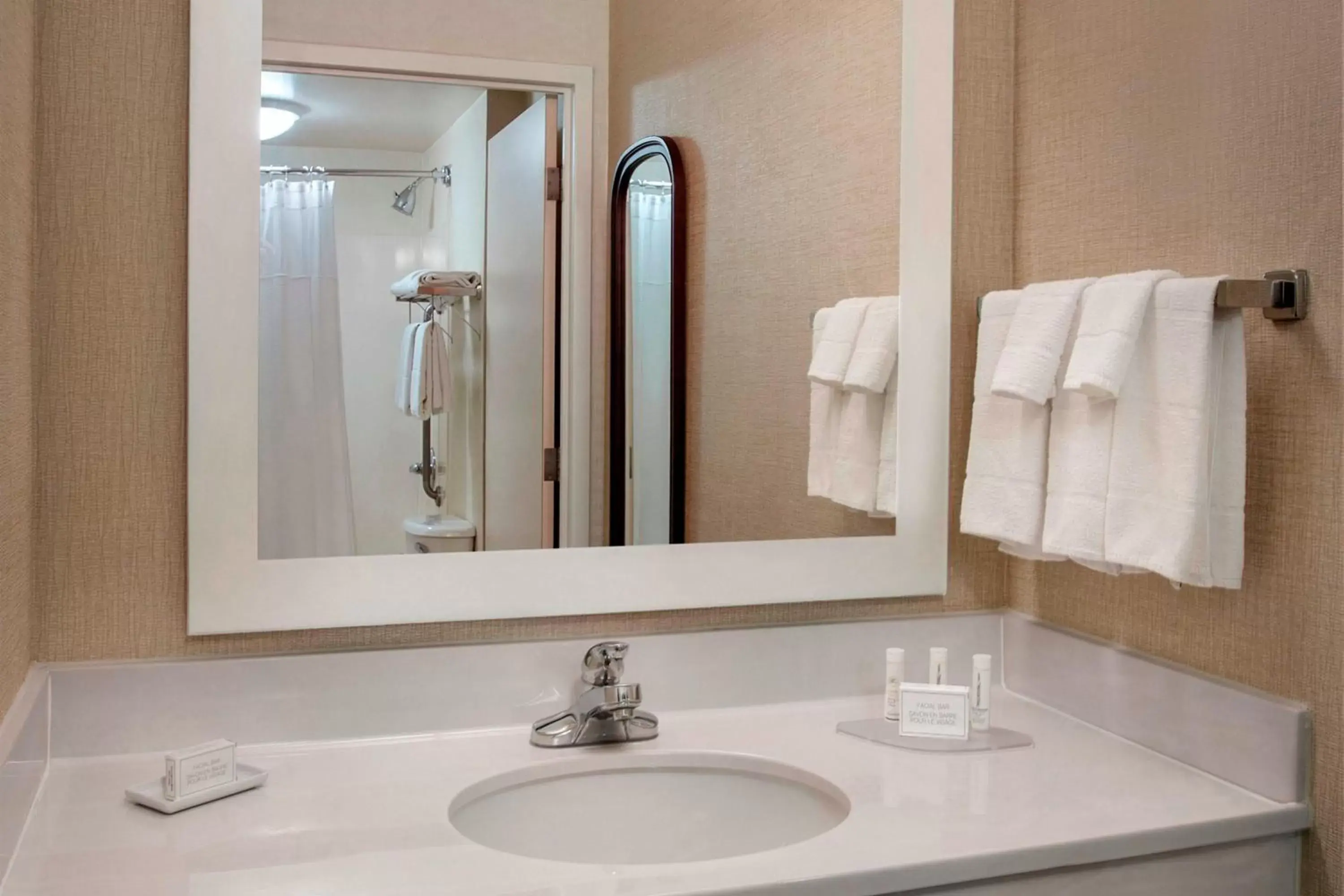 Bathroom in SpringHill Suites by Marriott Philadelphia Willow Grove