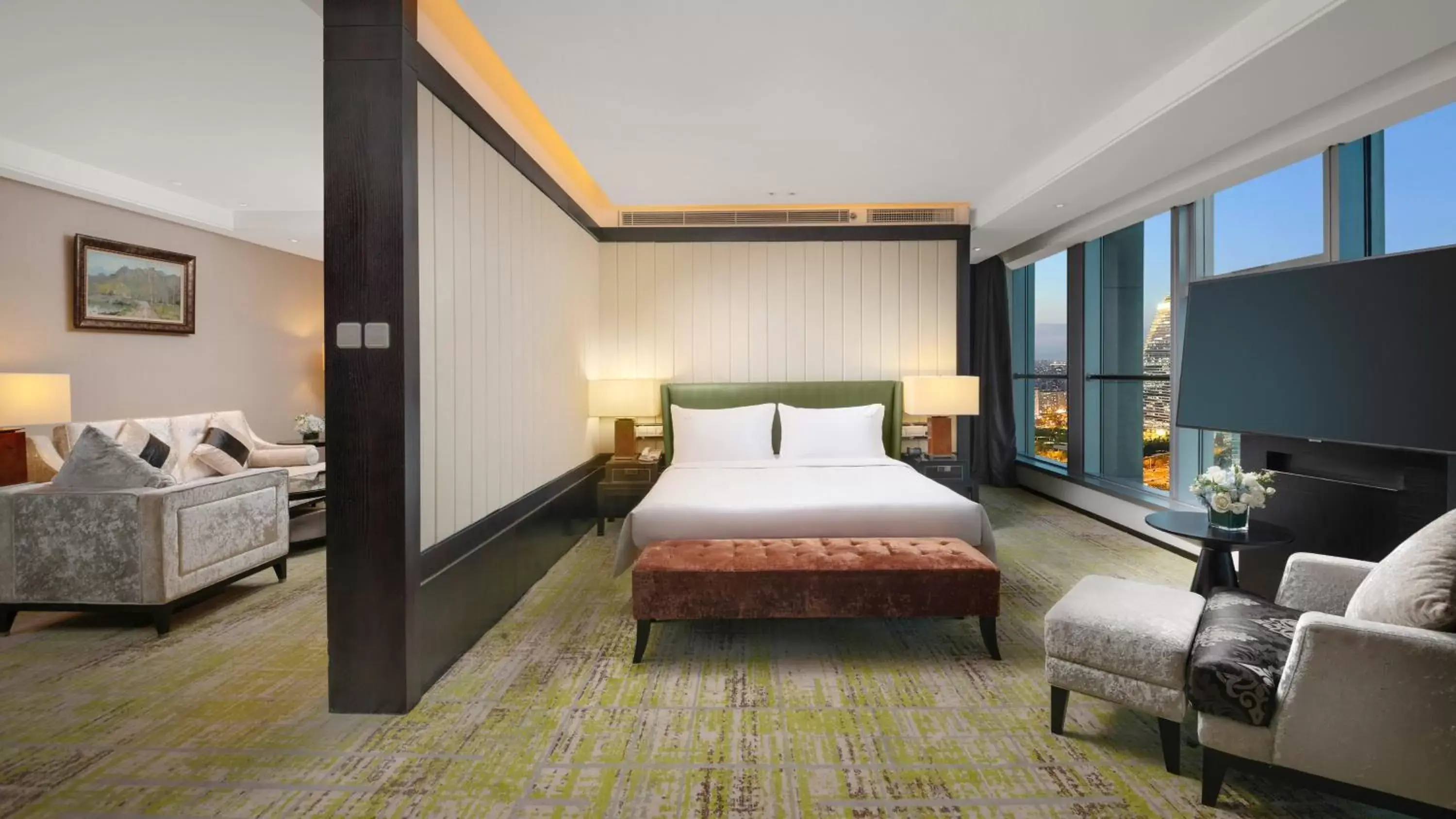 Photo of the whole room, Bed in Holiday Inn Beijing Focus Square, an IHG Hotel