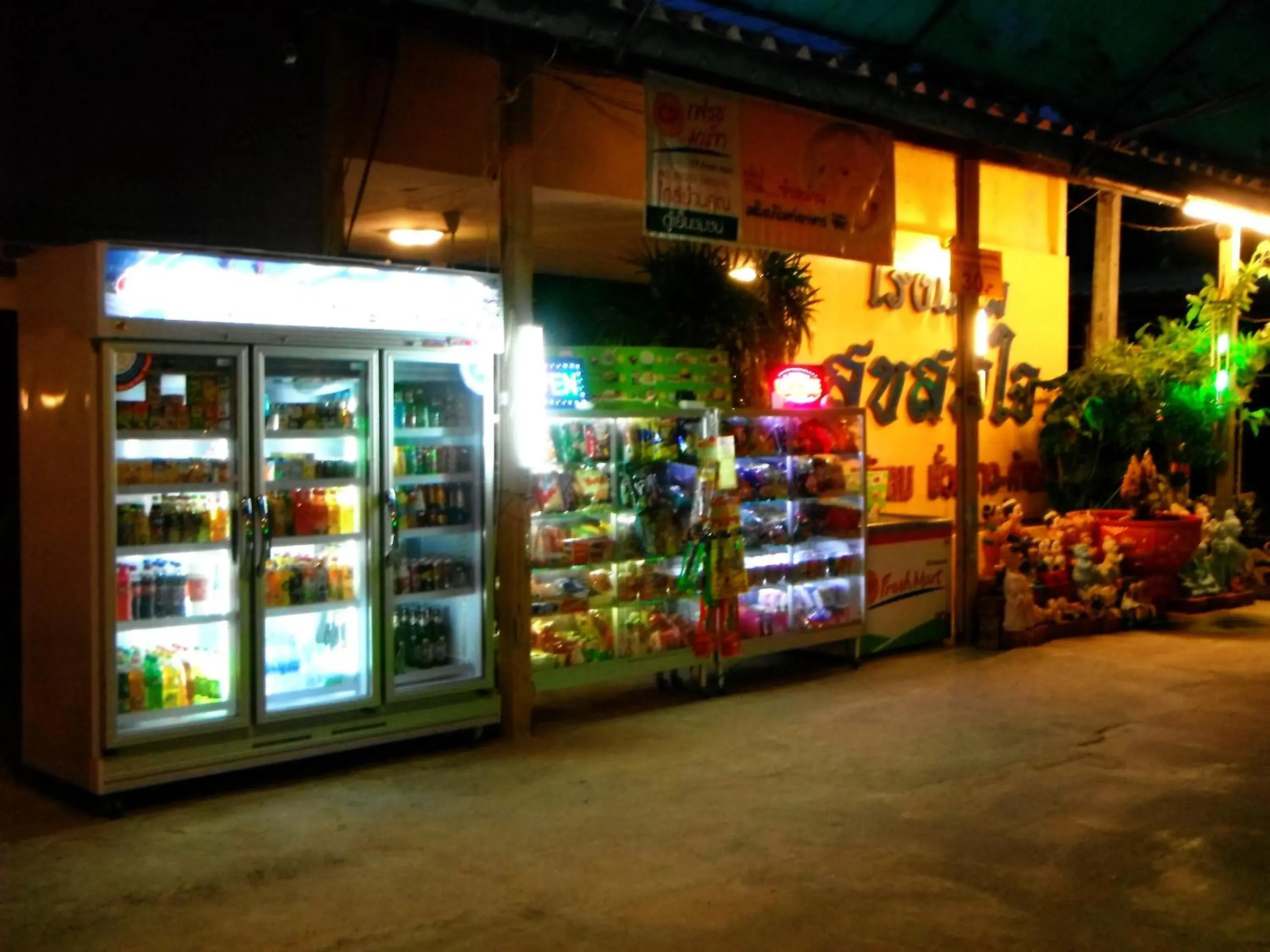 Supermarket/Shops in Suksomjai Hotel