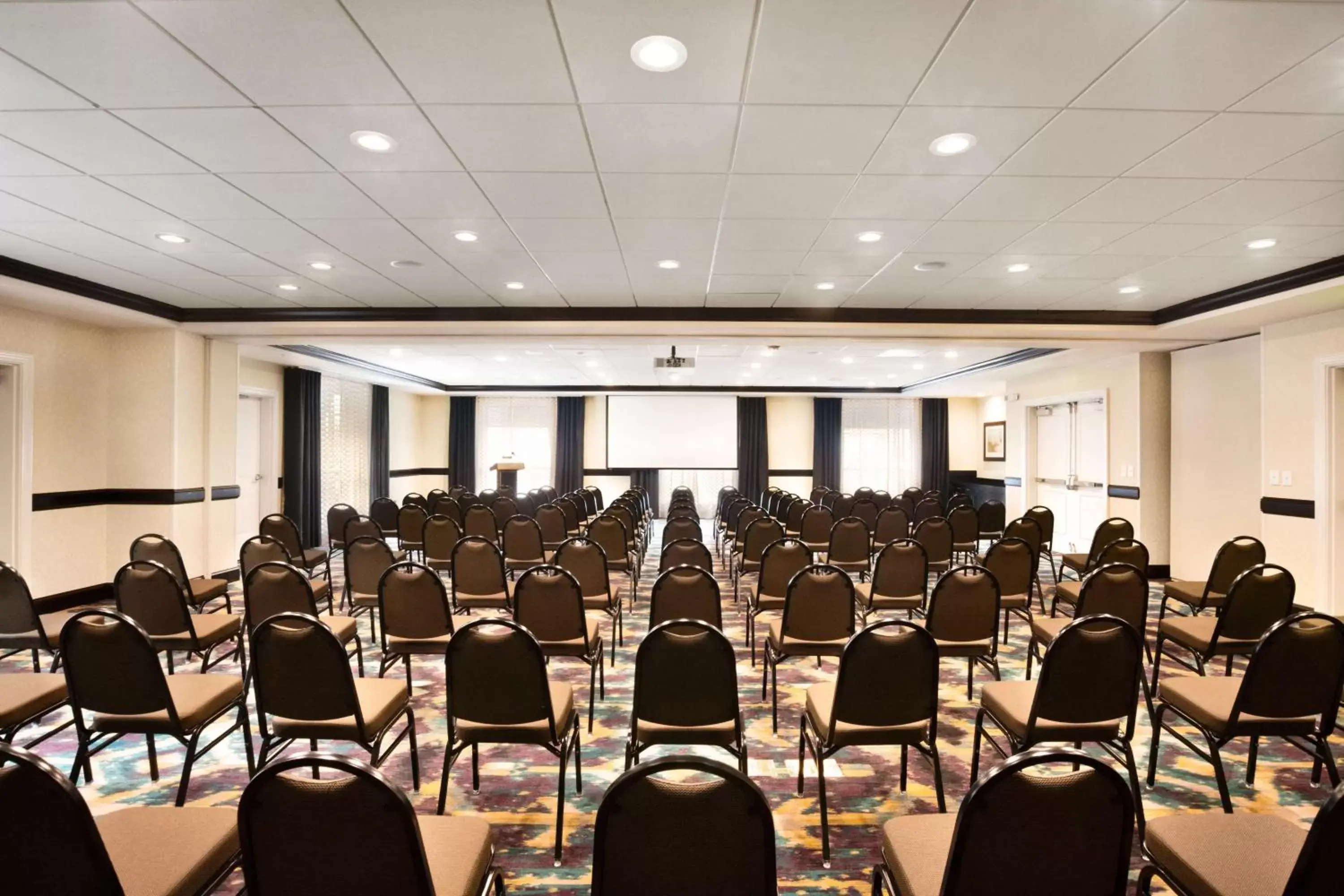 Meeting/conference room in DoubleTree by Hilton Charleston Mount Pleasant