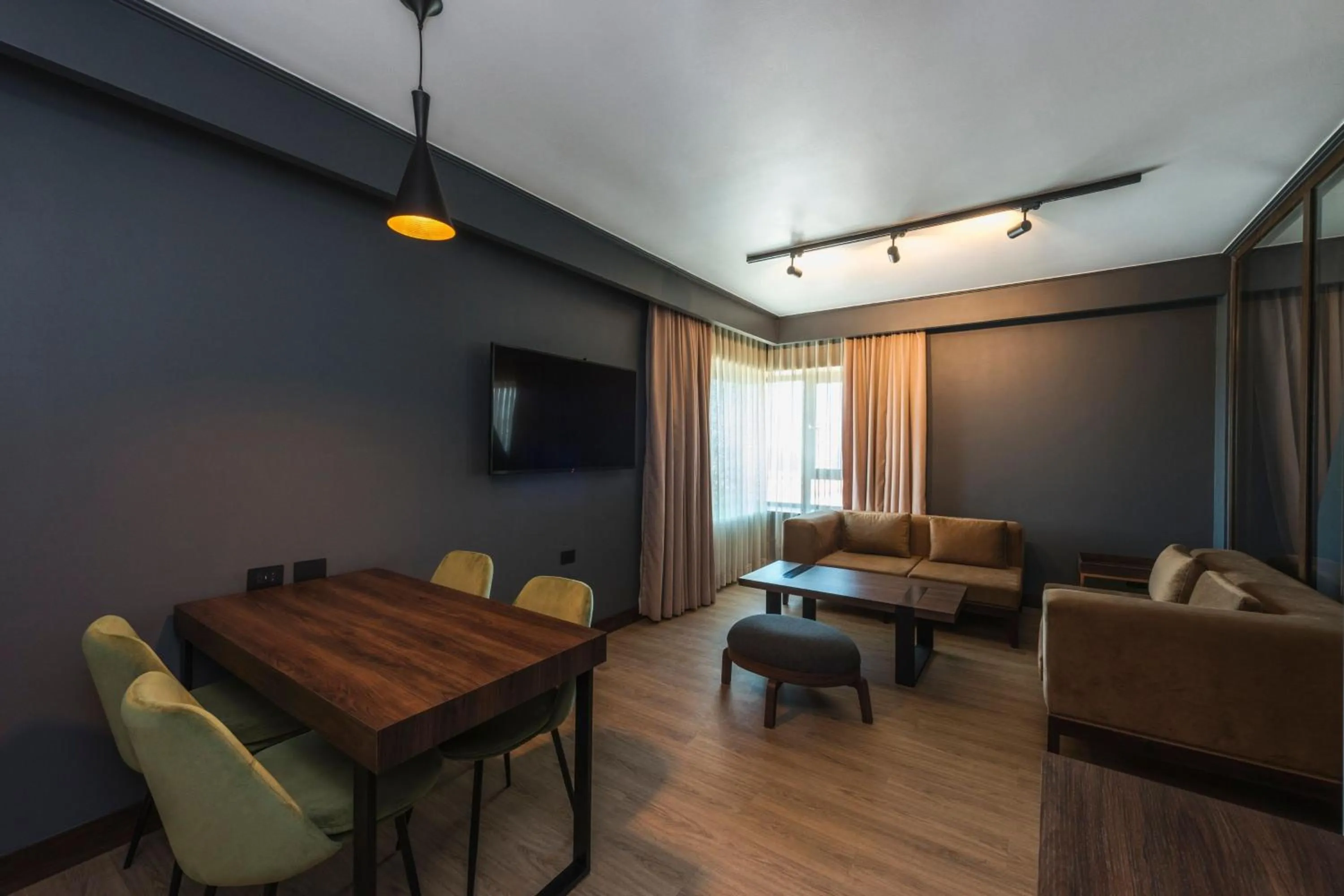 Living room in Courtyard by Marriott Puerto Montt