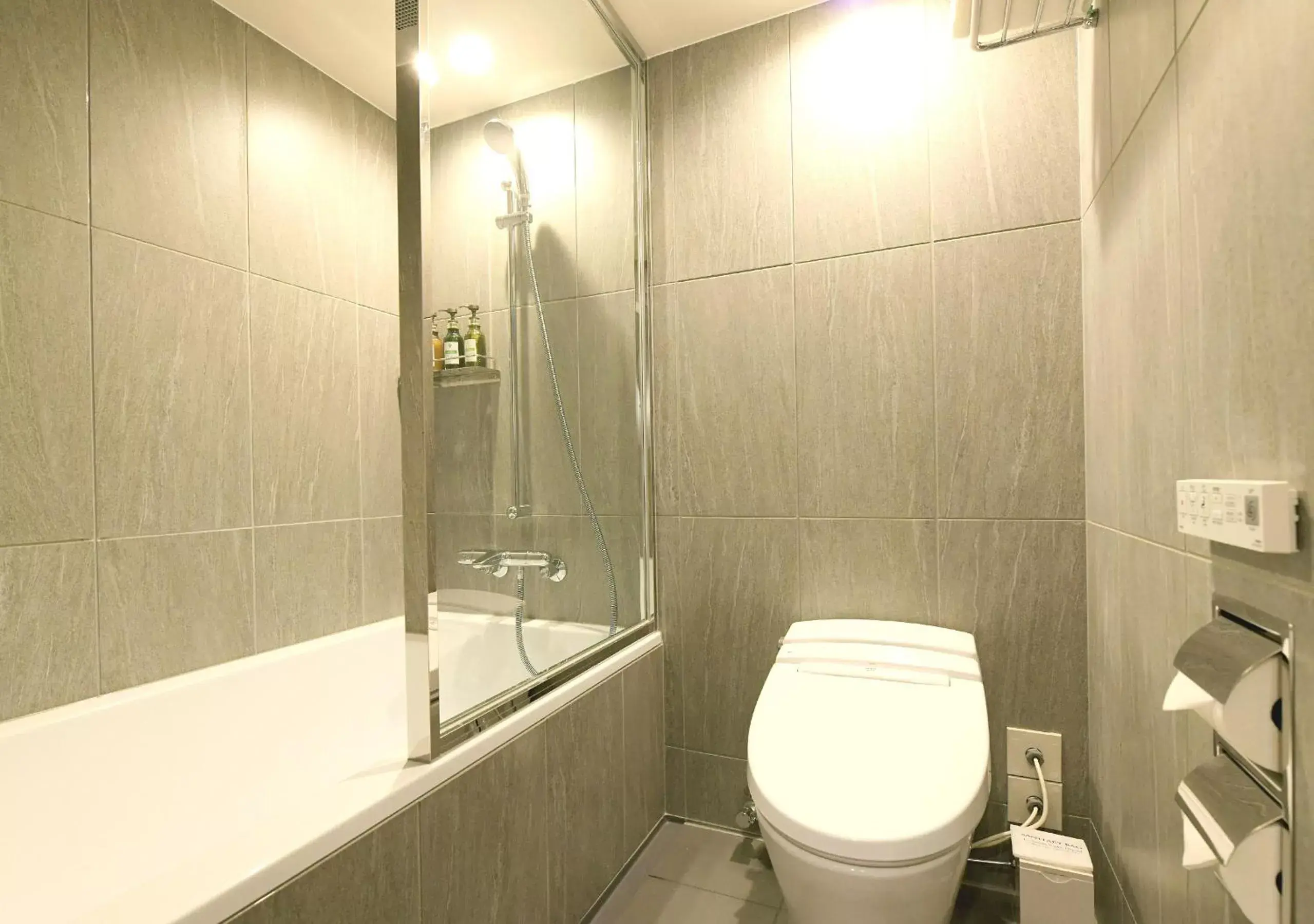 Shower, Bathroom in Oriental Hotel Fukuoka Hakata Station