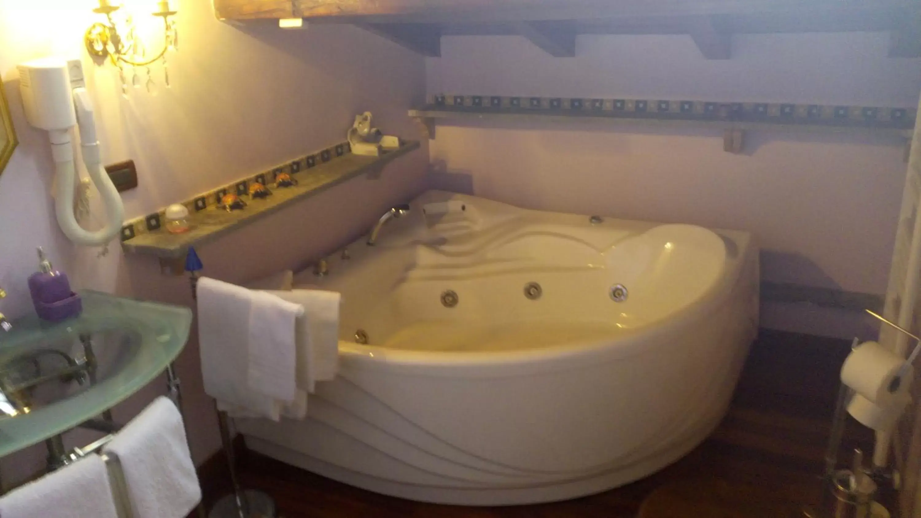 Hot Tub, Bathroom in B&B Vittoria Colonna