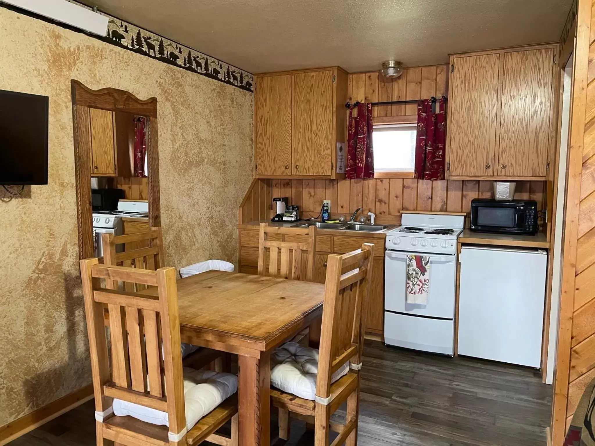 Kitchen or kitchenette in The Longhorn Ranch Lodge & RV Resort
