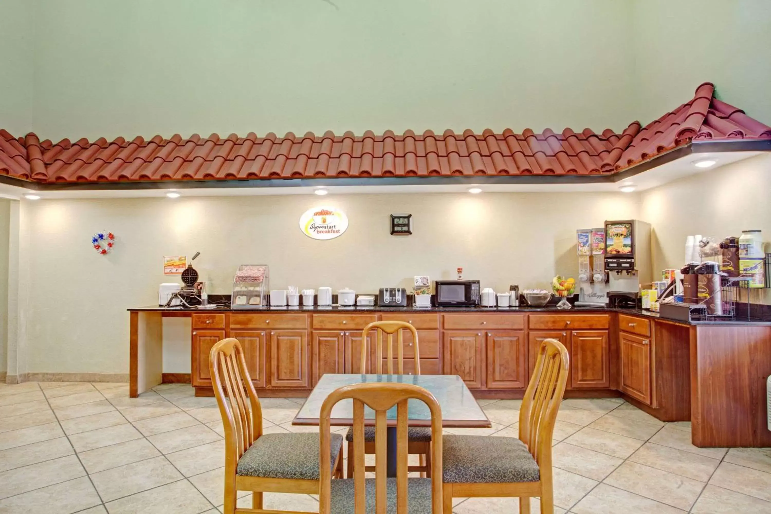 Restaurant/places to eat in Super 8 by Wyndham Forrest City AR Restaurant/places to eat in Super 8 by Wyndham Forrest City AR