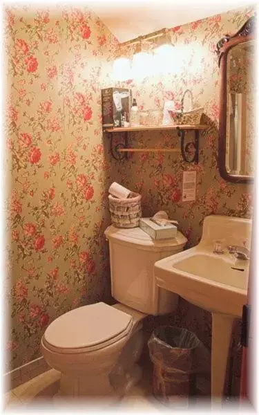 Bathroom in White Lace Inn