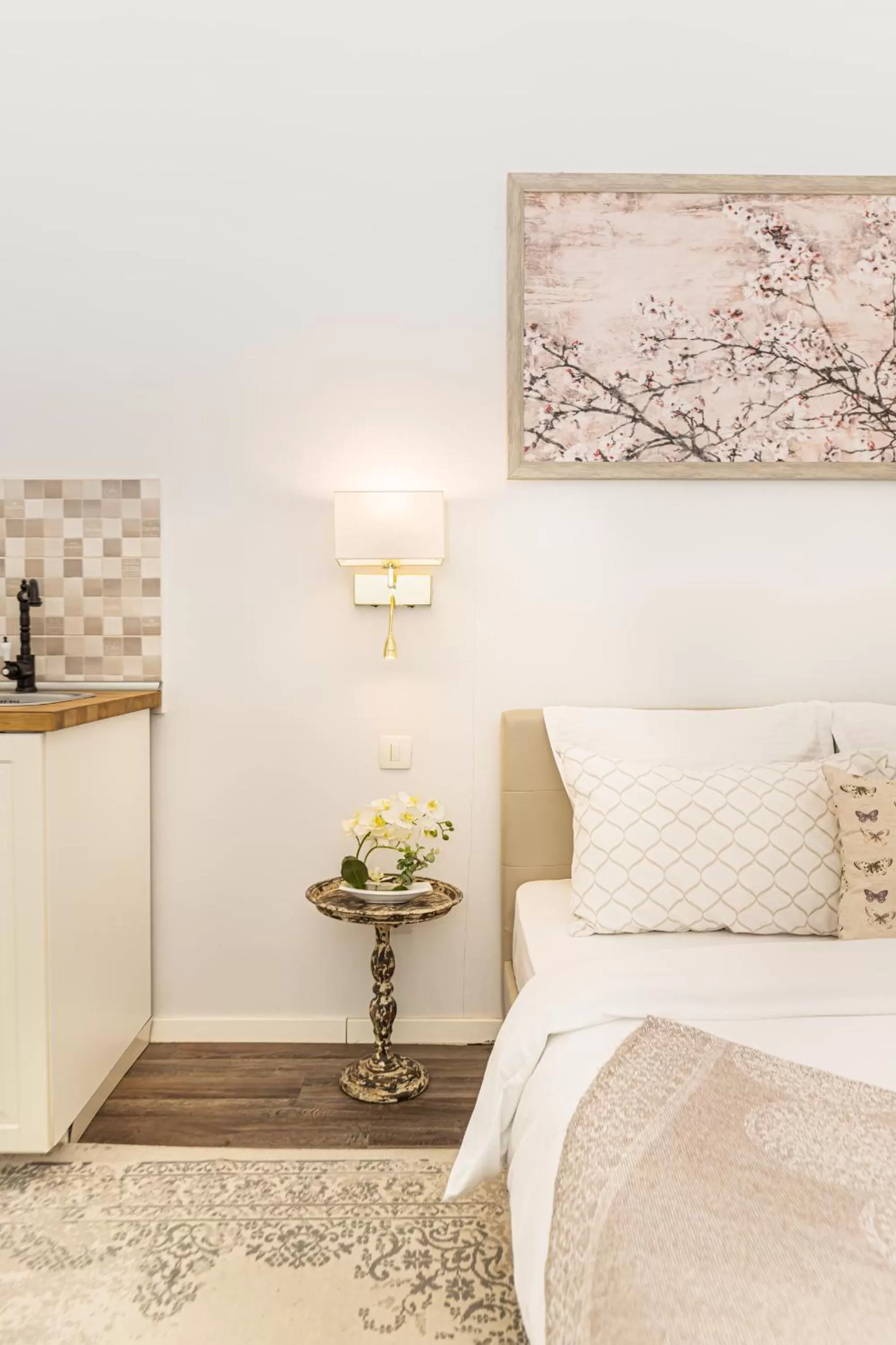 Decorative detail, Bed in ALBERT RESIDENCE Brasov with complimentary parking and 10 percent Food and Drinks