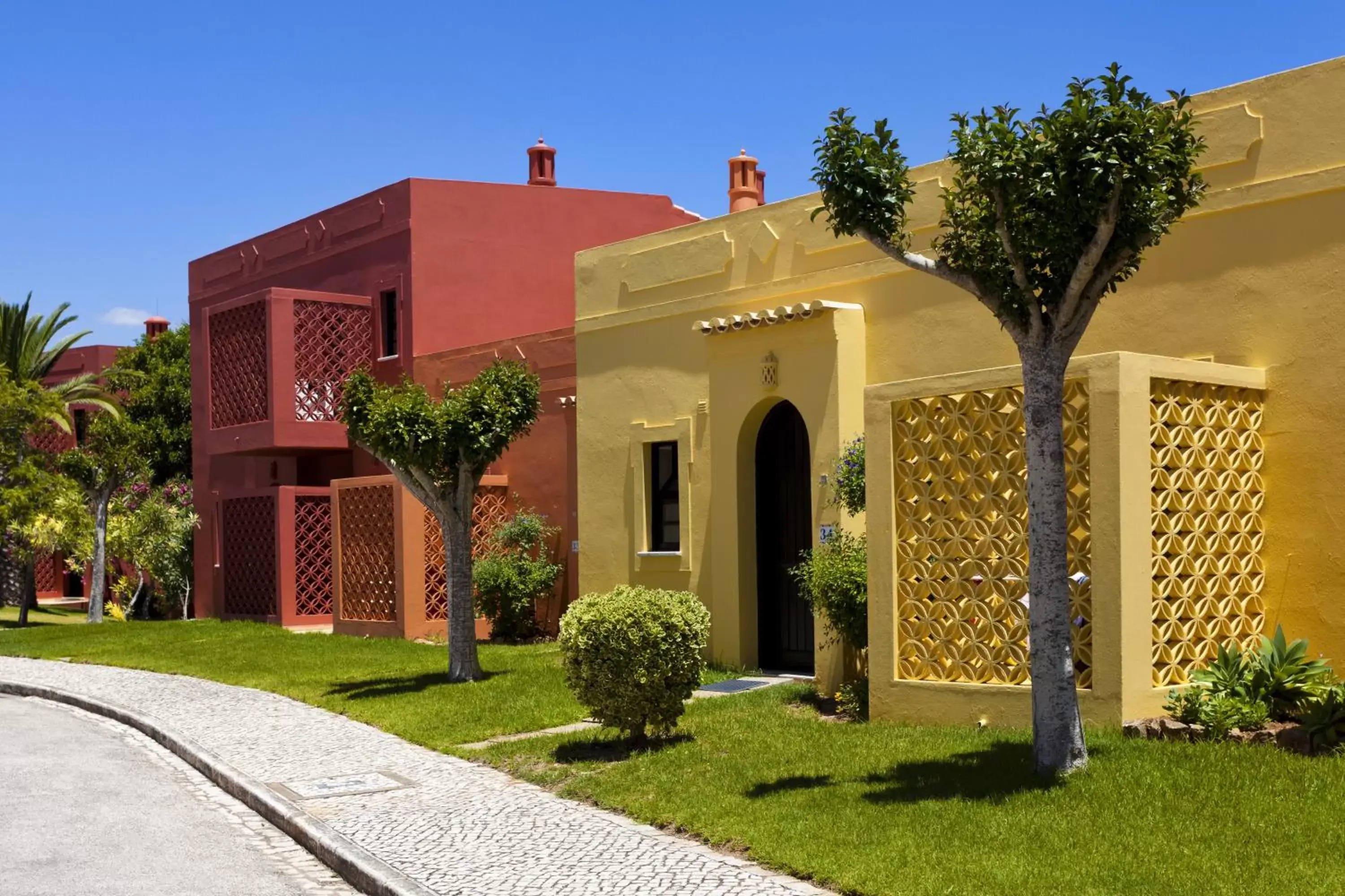 Facade/entrance, Property Building in Colina Village