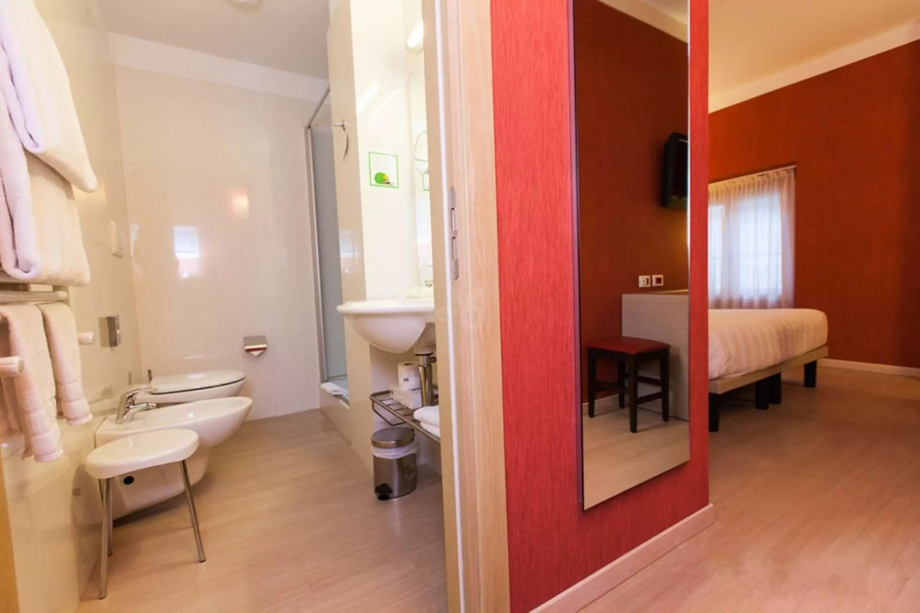 Bedroom, Bathroom in Best Western Porto Antico