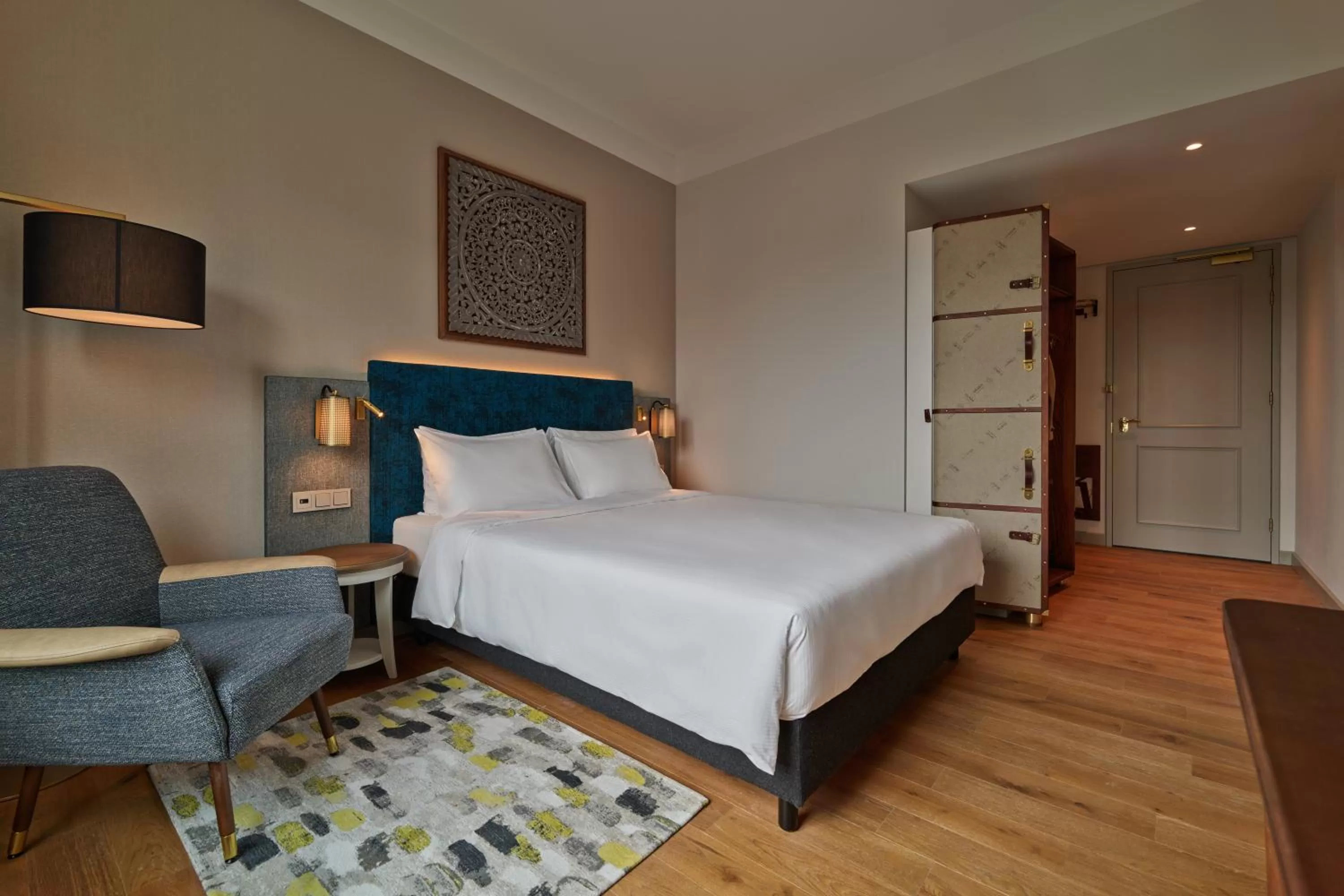 Photo of the whole room, Bed in voco The Hague by IHG