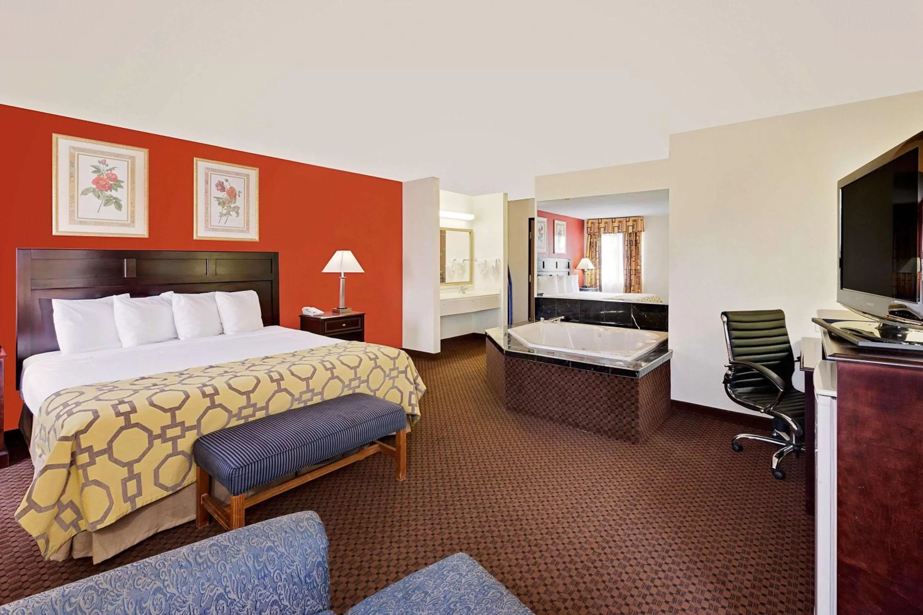 Photo of the whole room, Bed in Baymont by Wyndham Battle Creek Downtown