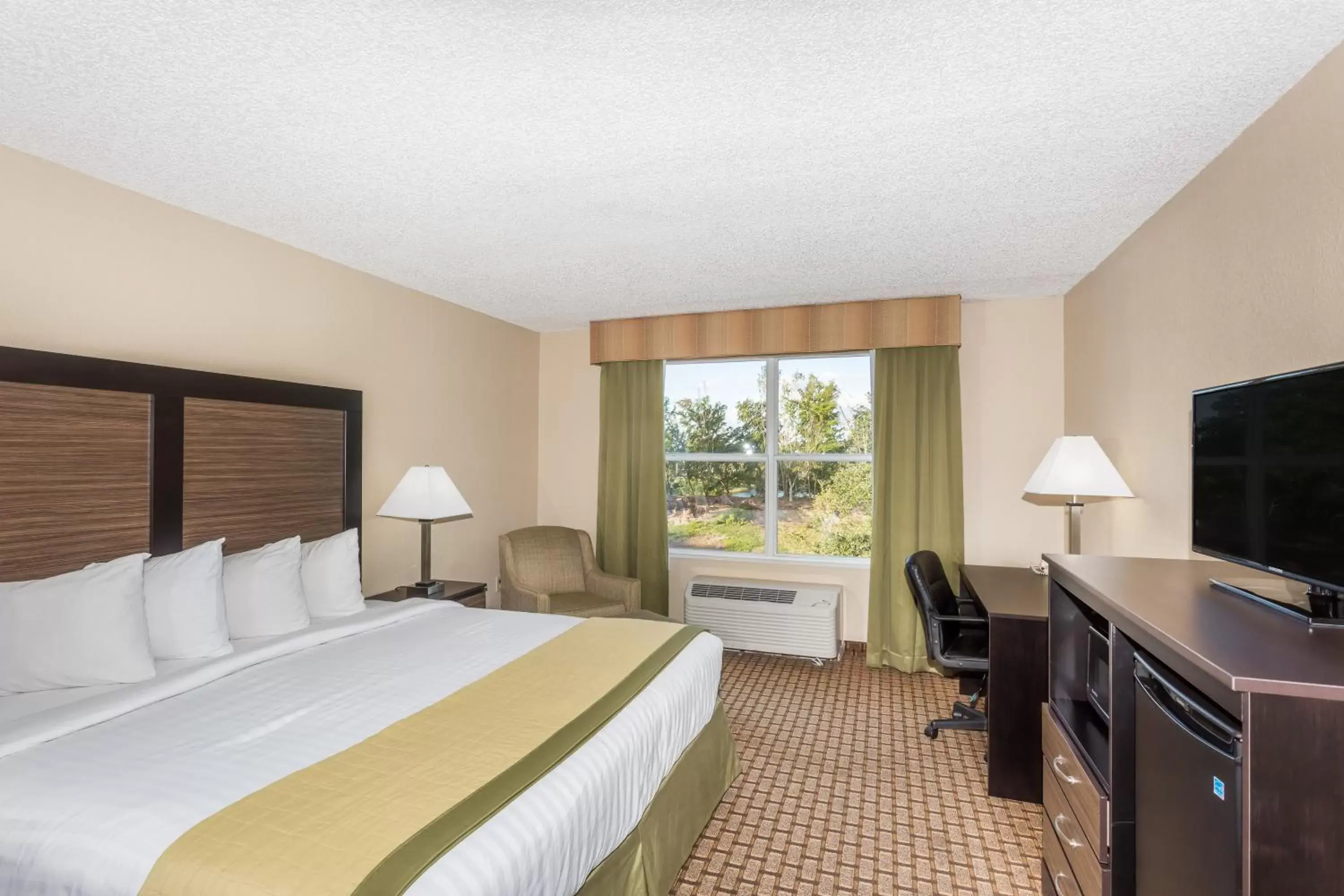 Bed in Baymont by Wyndham Fort Myers Airport