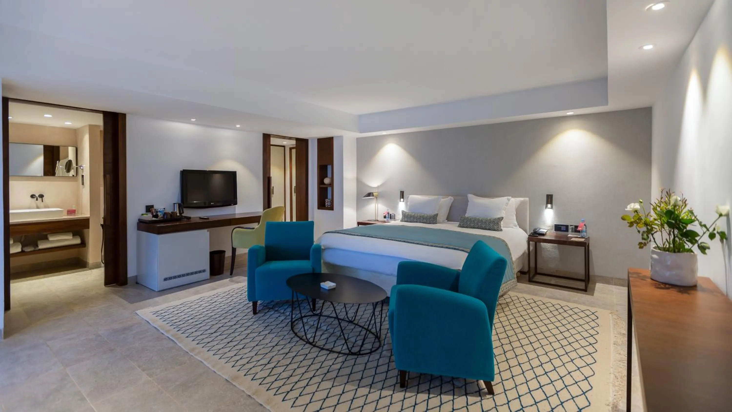 Photo of the whole room, Bed in Mövenpick Hotel Gammarth Tunis