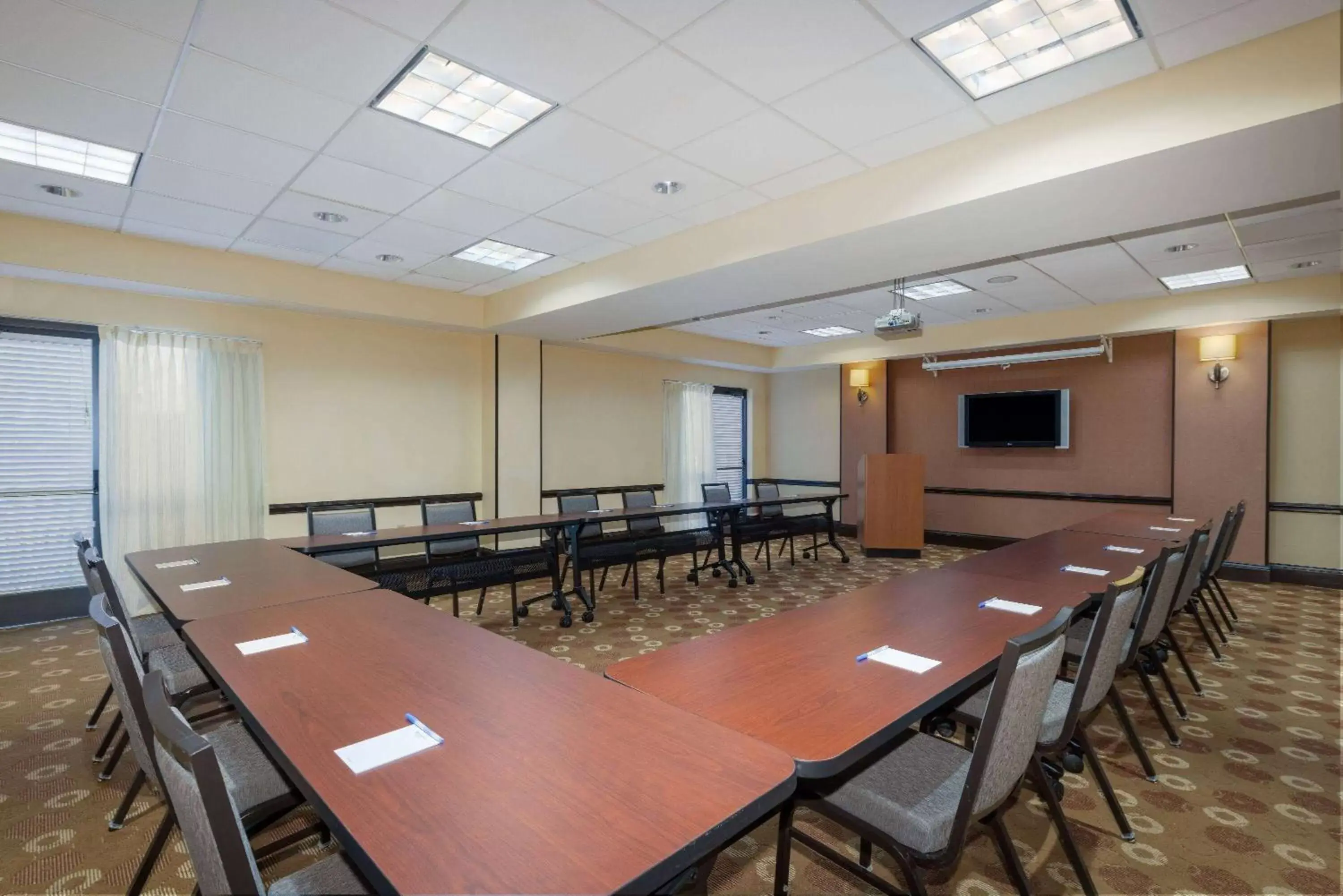 Meeting/conference room in Wyndham Garden Kansas City Airport
