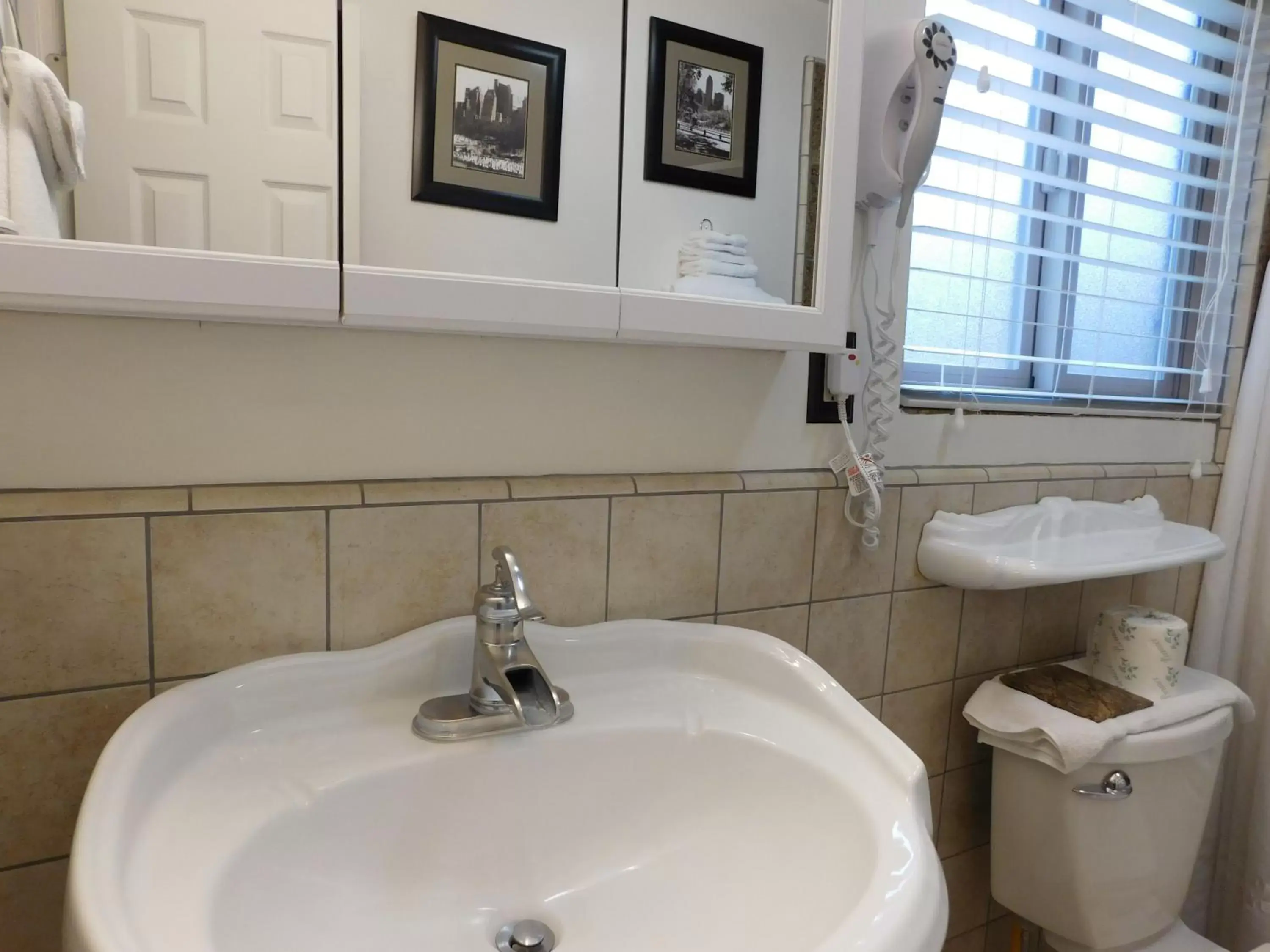 Bathroom in Andril Fireplace Cottages