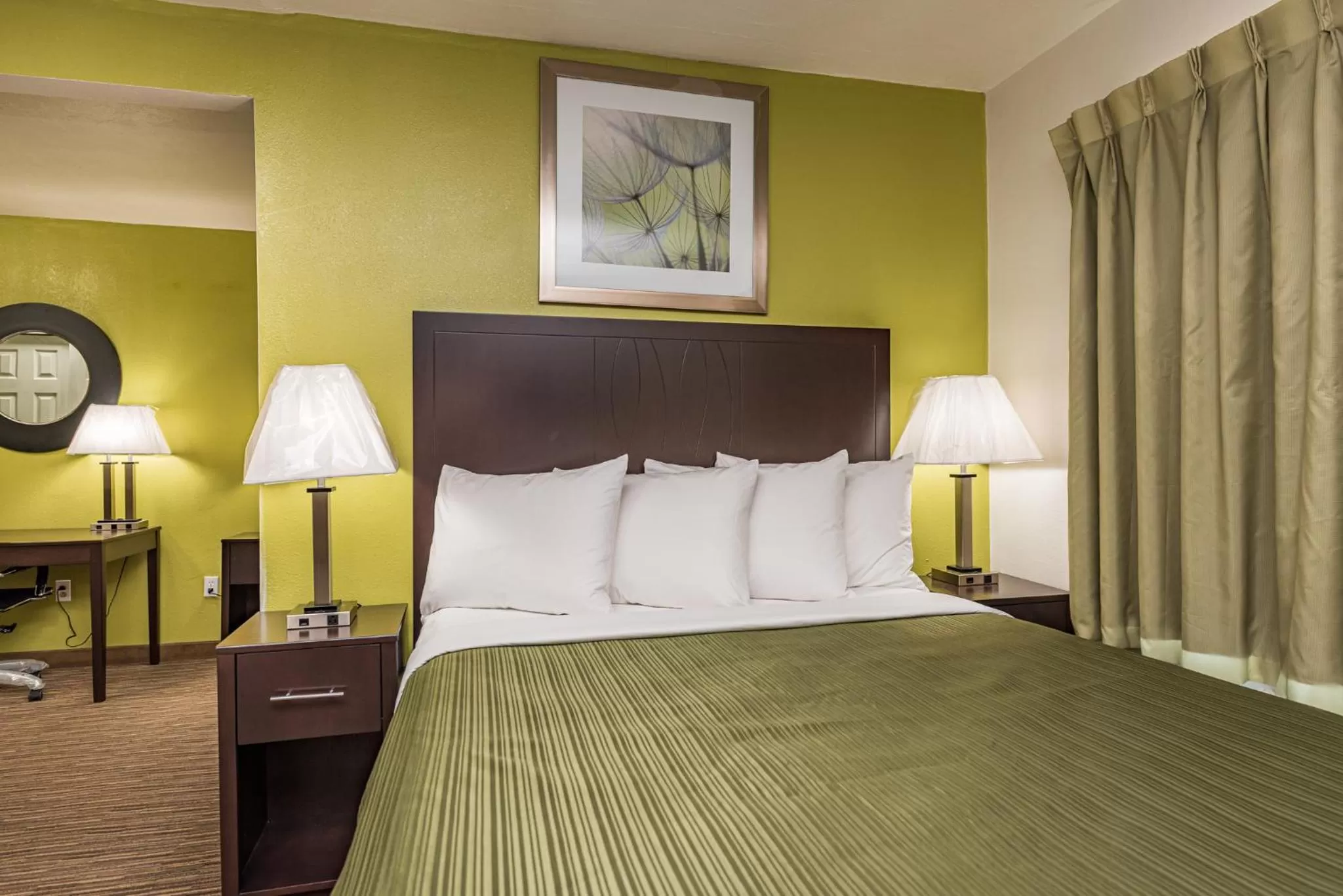 Bed in Sundowner Motel Sequim