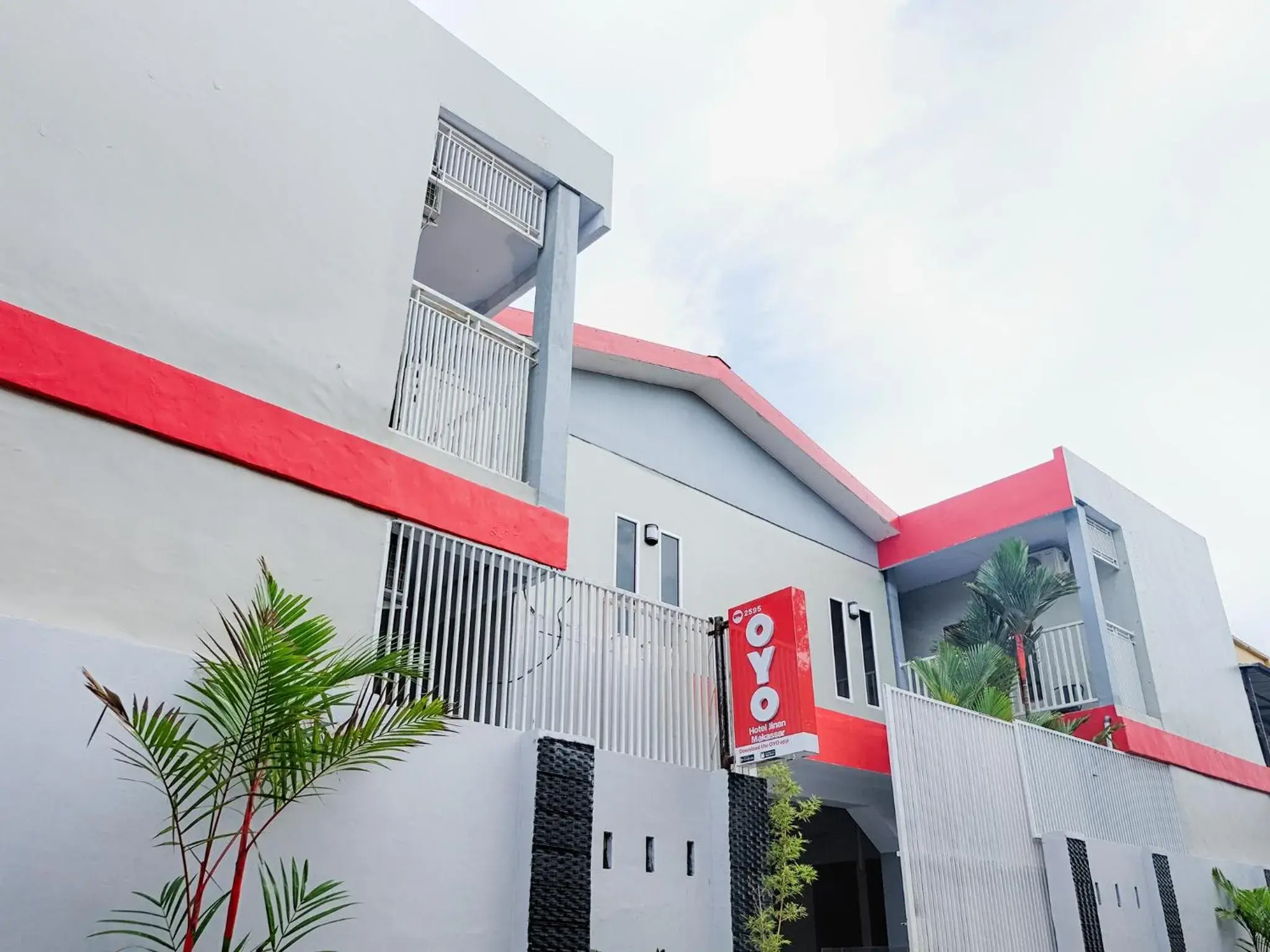 Facade/entrance, Property Building in OYO 2595 Hotel Jinan Makassar