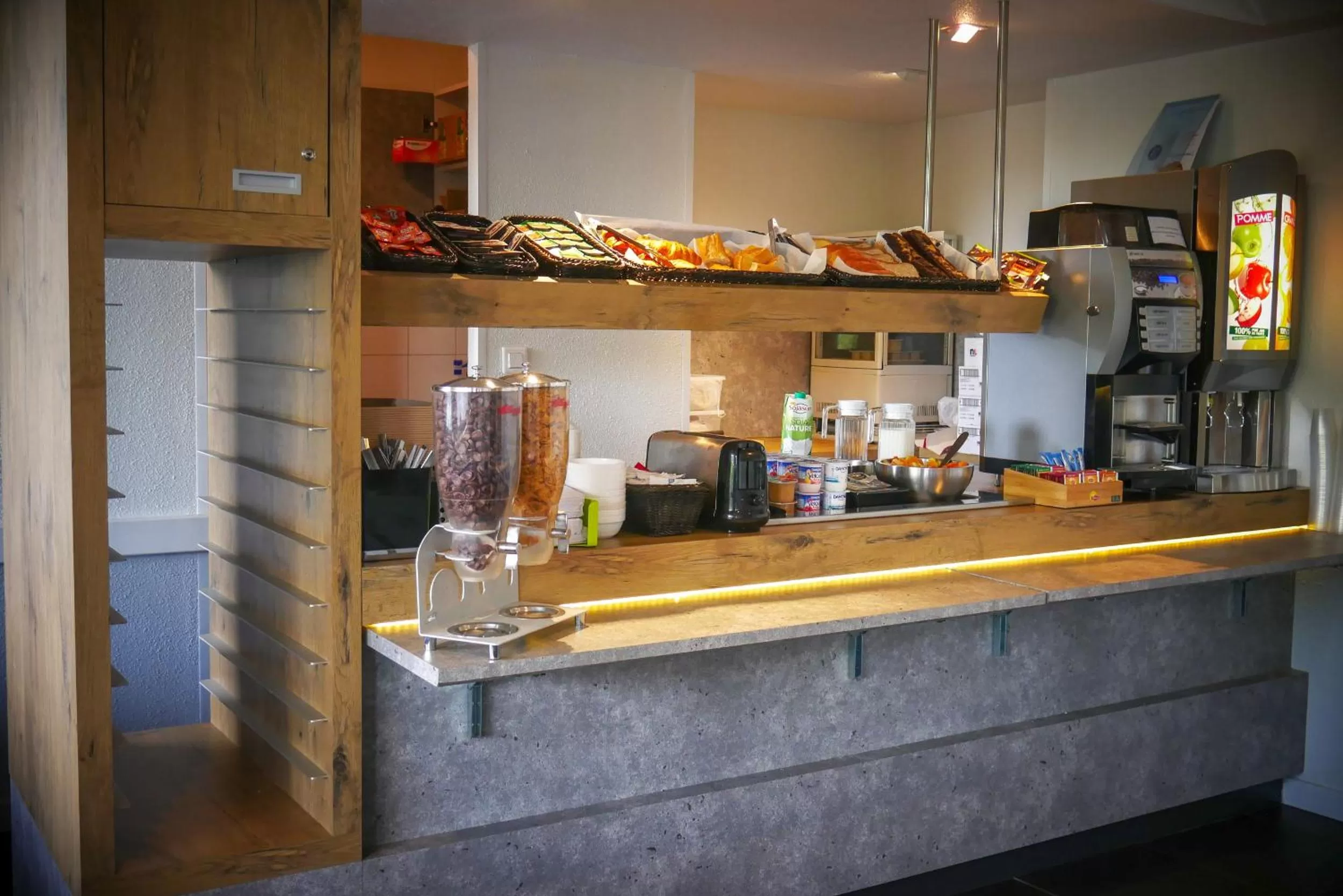 Buffet breakfast in Hotel Ibis Budget Vichy