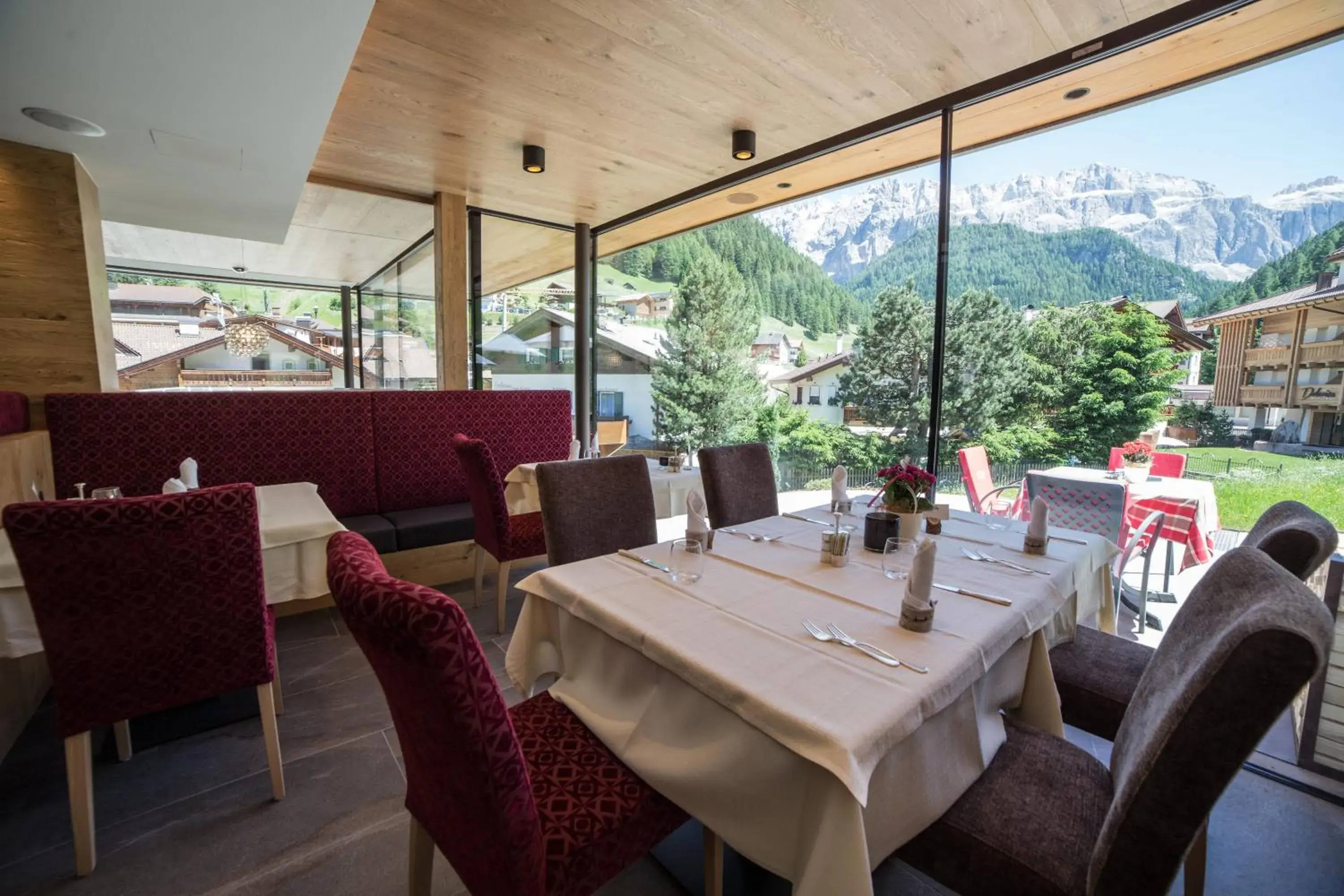 Restaurant/Places to Eat in Hotel Freina