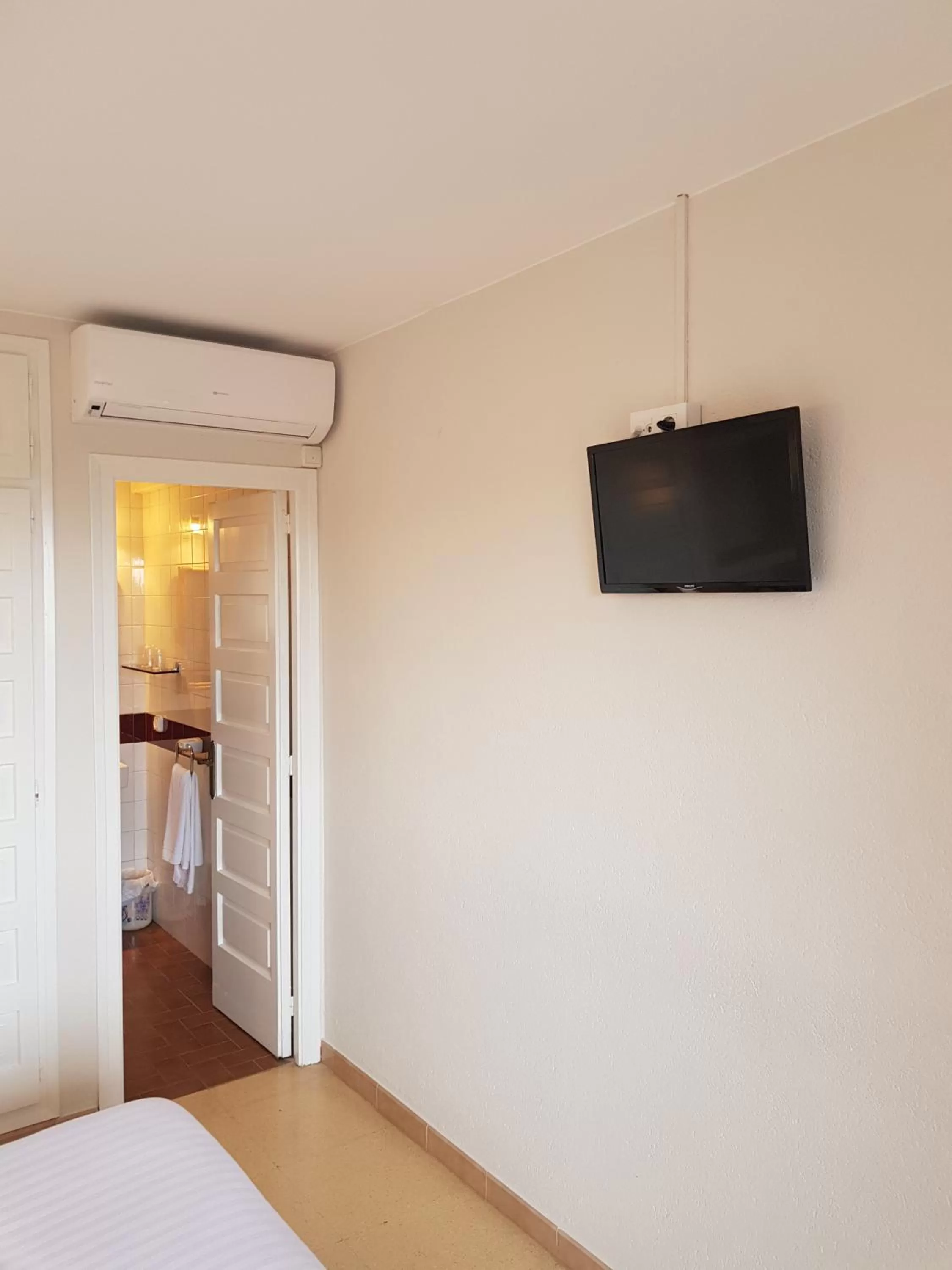 TV/Entertainment Center in Hostal Ondina