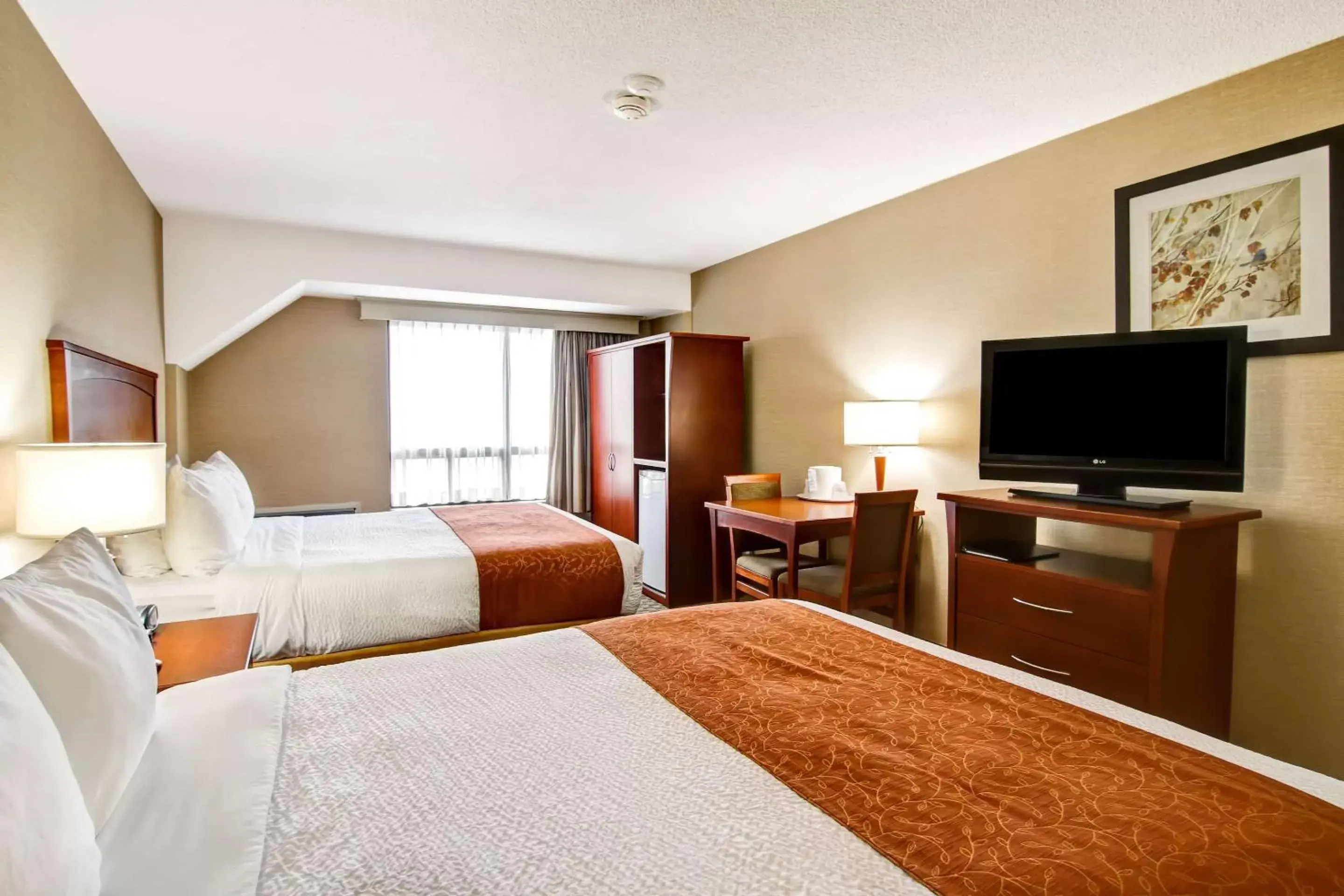 Photo of the whole room, Bed in Quality Inn - Kitchener