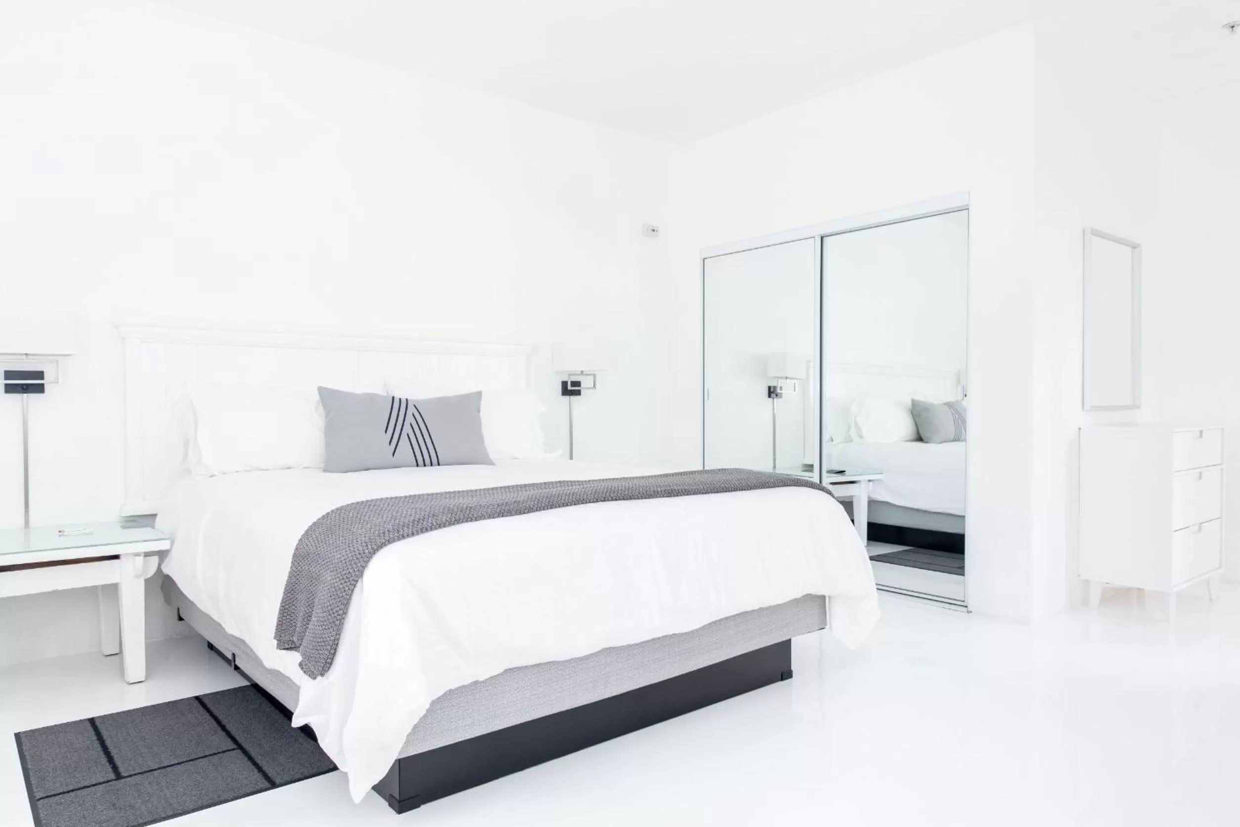 Bed in Alcazar Palm Springs