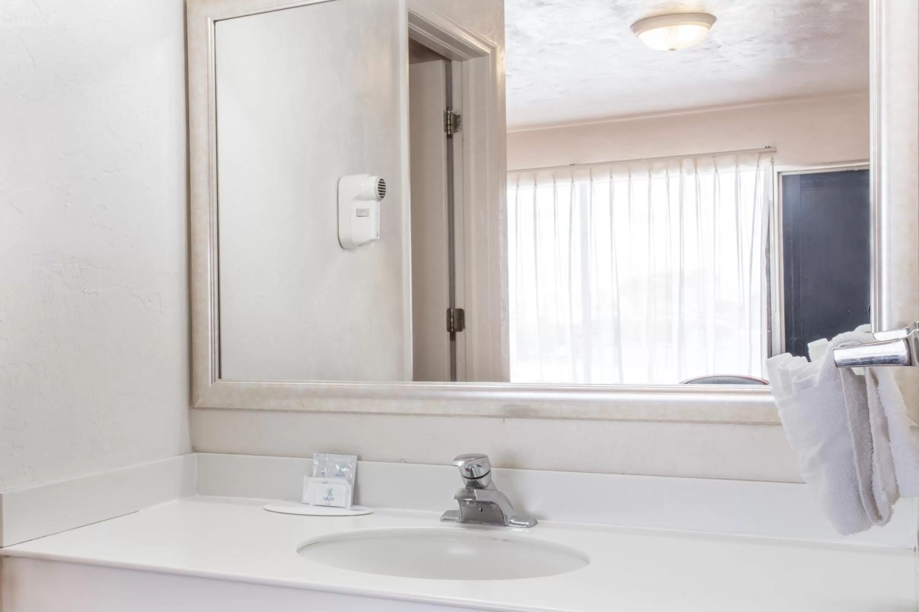 Queen Room - Smoking in Knights Inn Arcadia