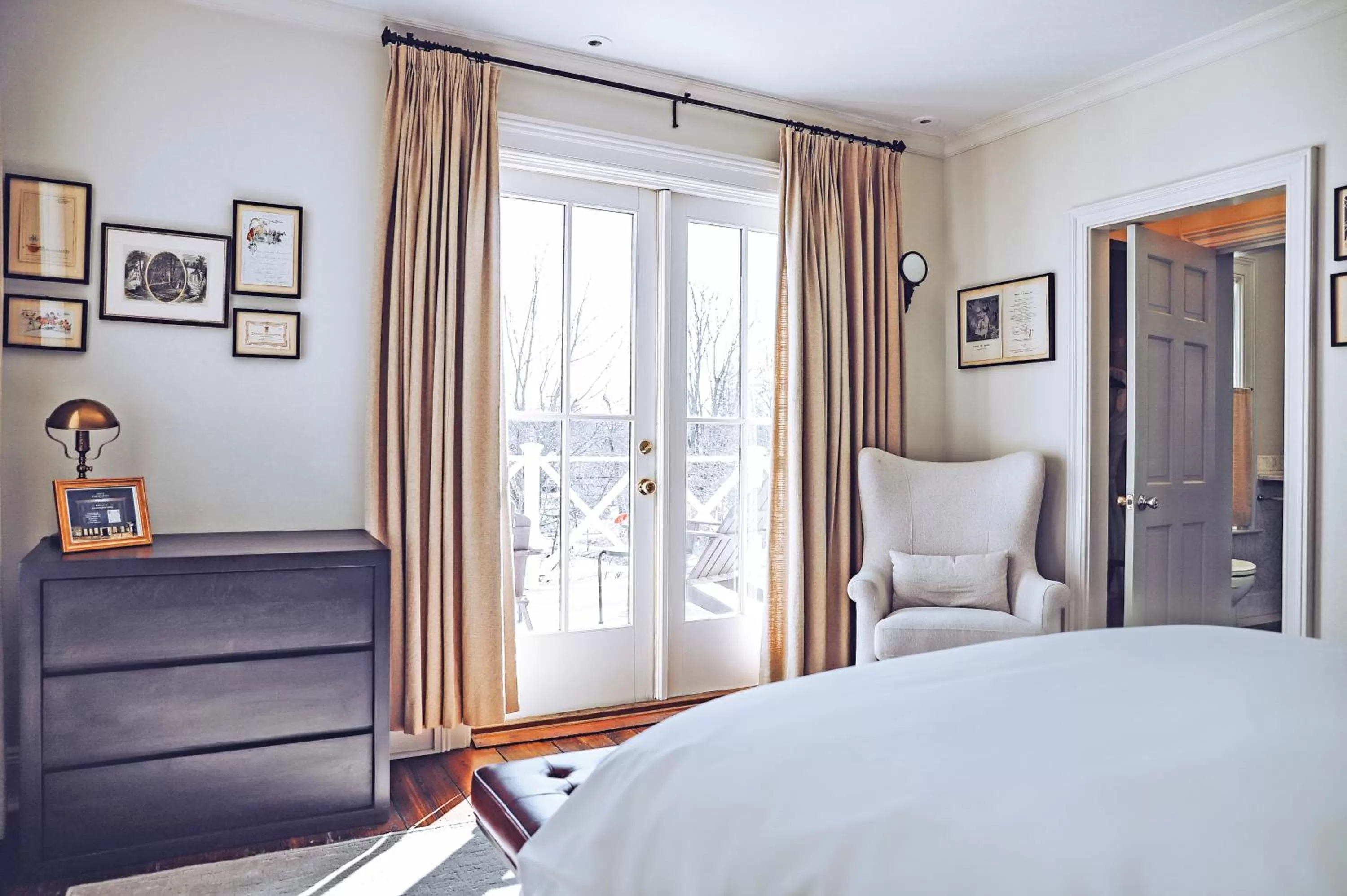 View (from property/room), Bed in Hotel Fauchere