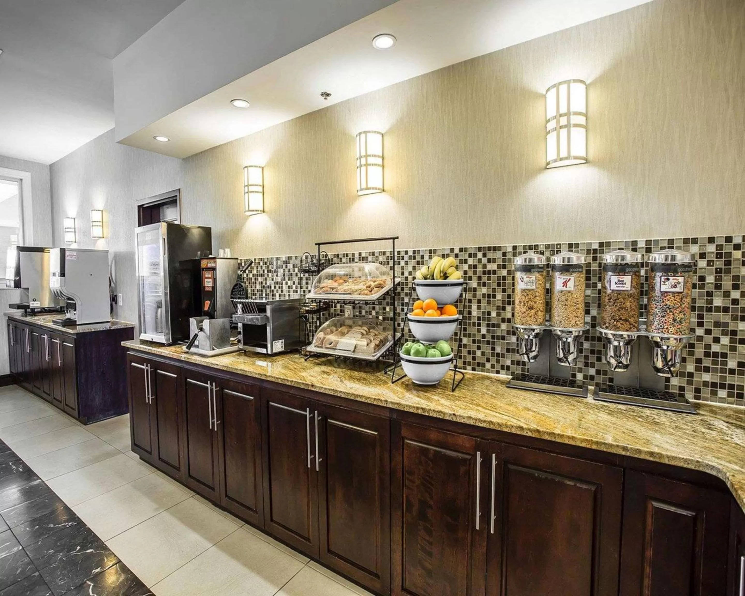 Restaurant/places to eat in Comfort Hotel Bayer's Lake