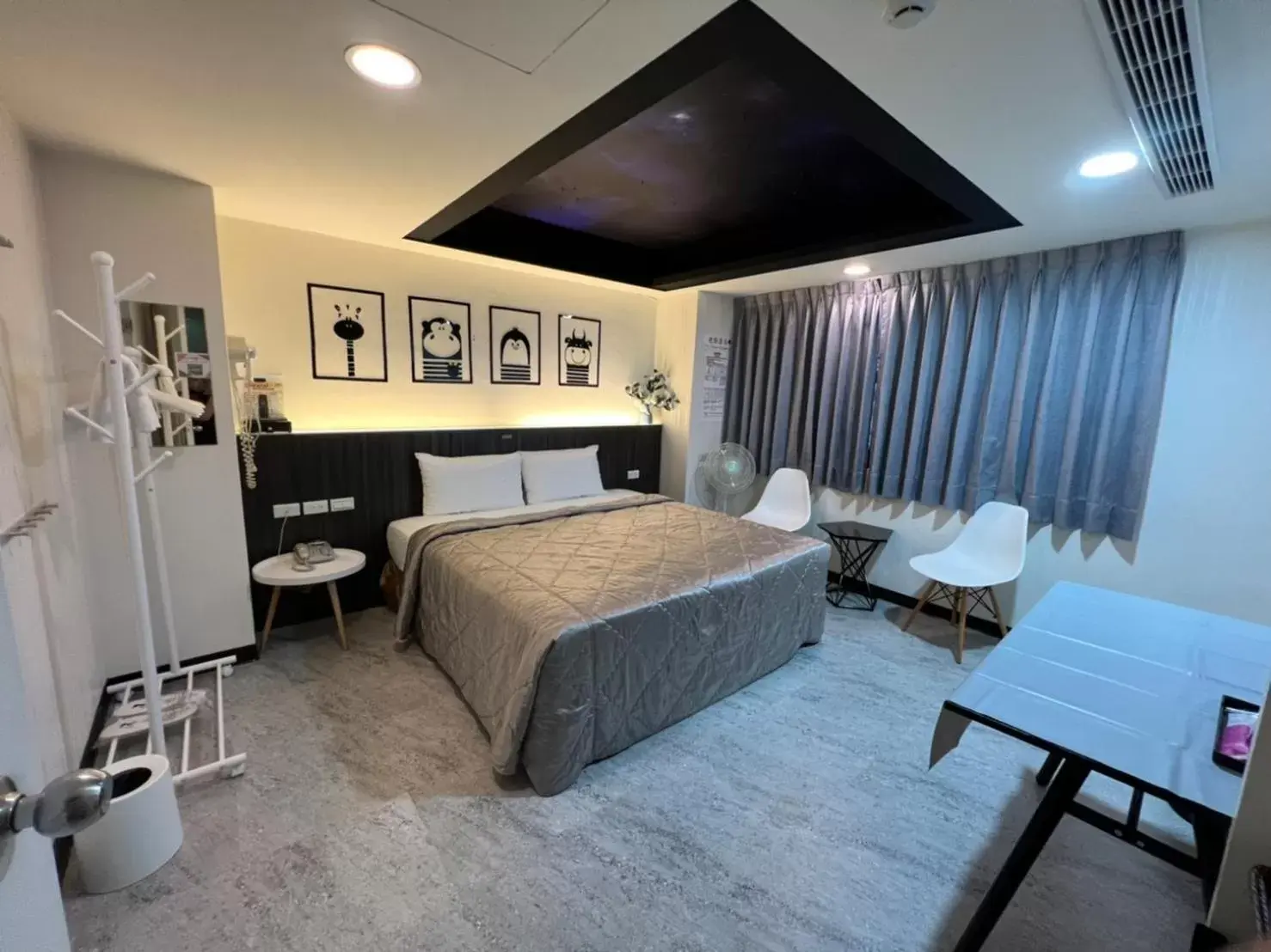 Photo of the whole room, Bed in Joy Garden Hotel Photo of the whole room, Bed in Joy Garden Hotel