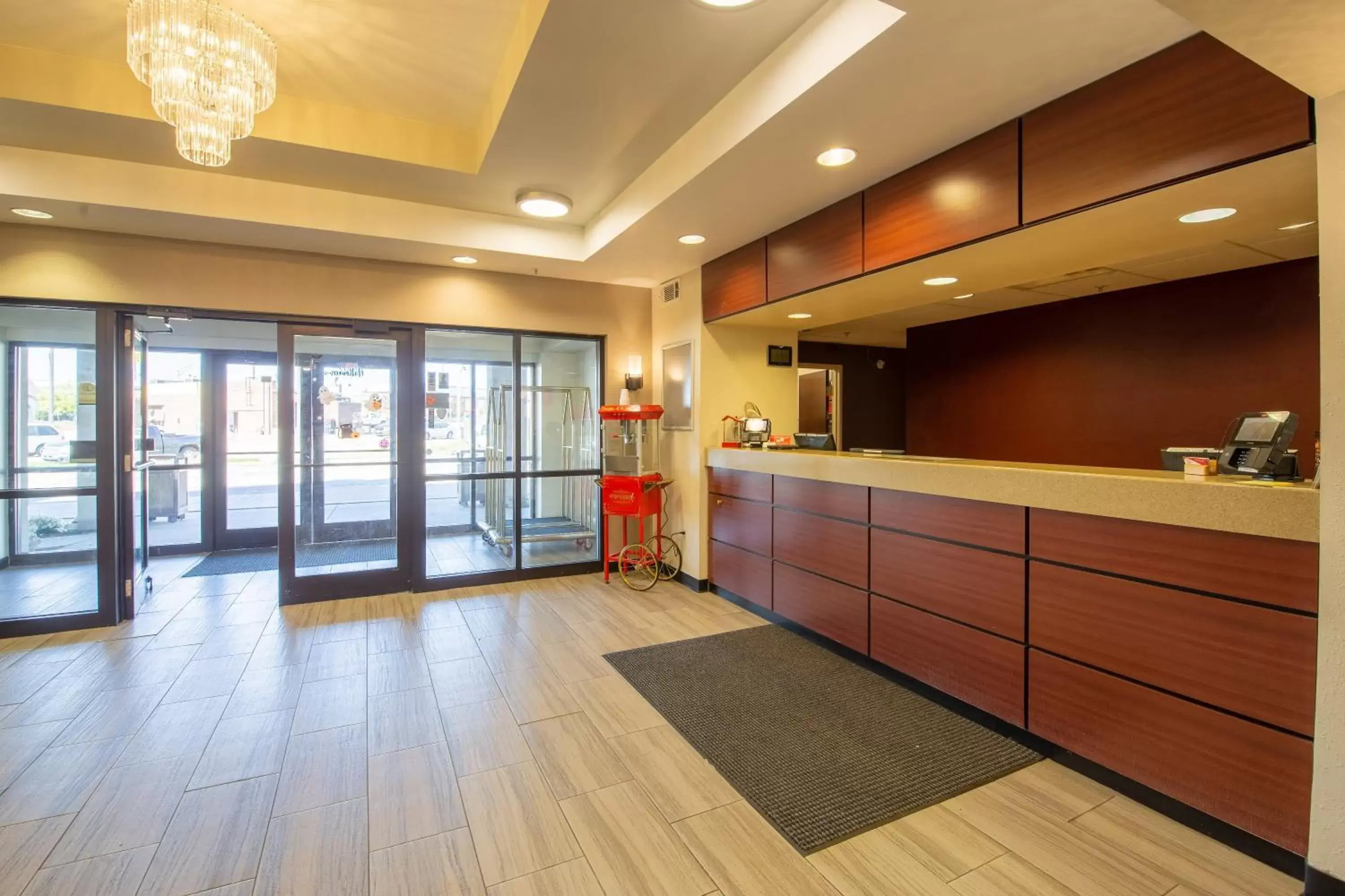 Lobby or reception, Lobby/Reception in Red Roof Inn & Suites Indianapolis Airport