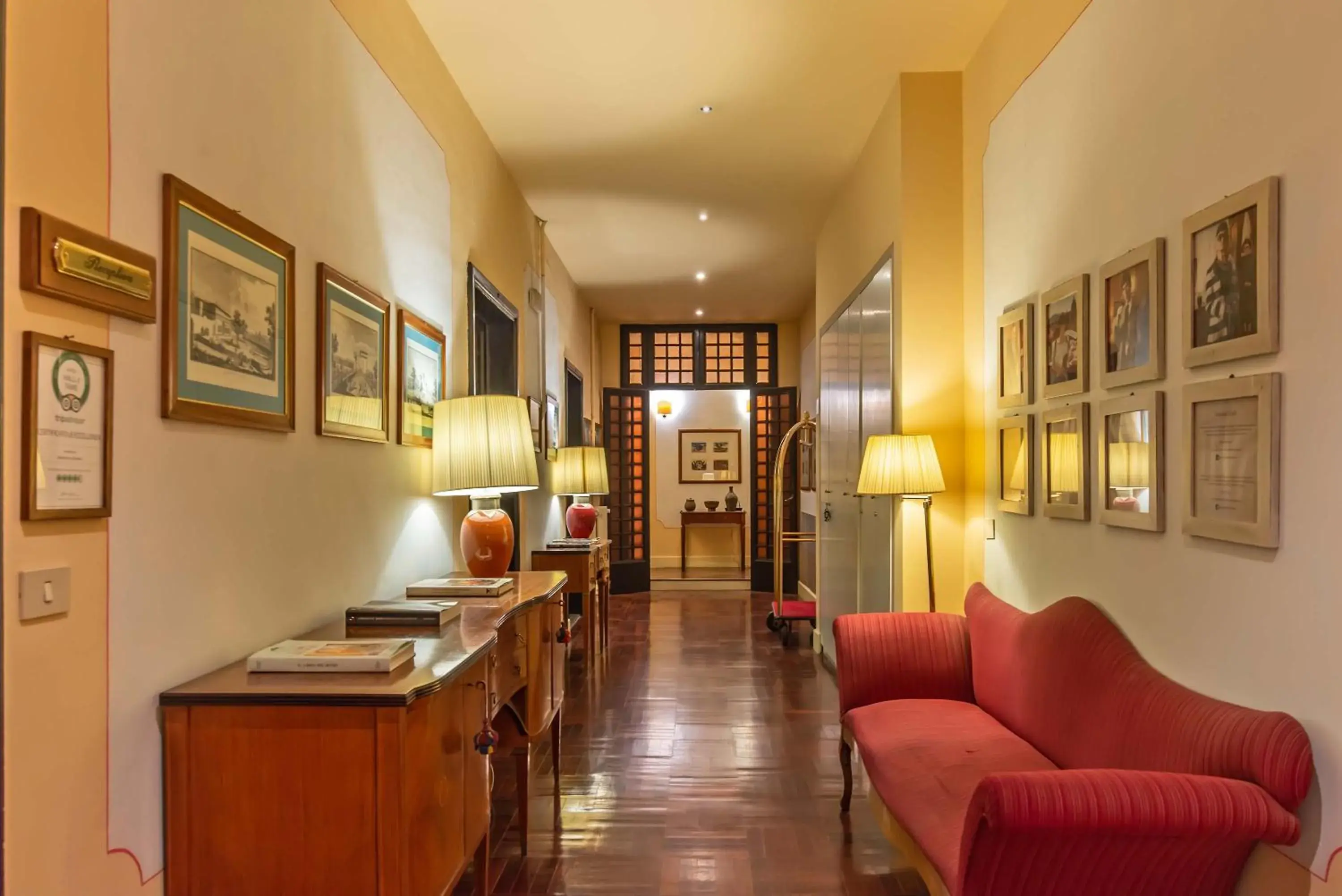 Lobby or reception in Hotel Bonifacio Lobby or reception in Hotel Bonifacio