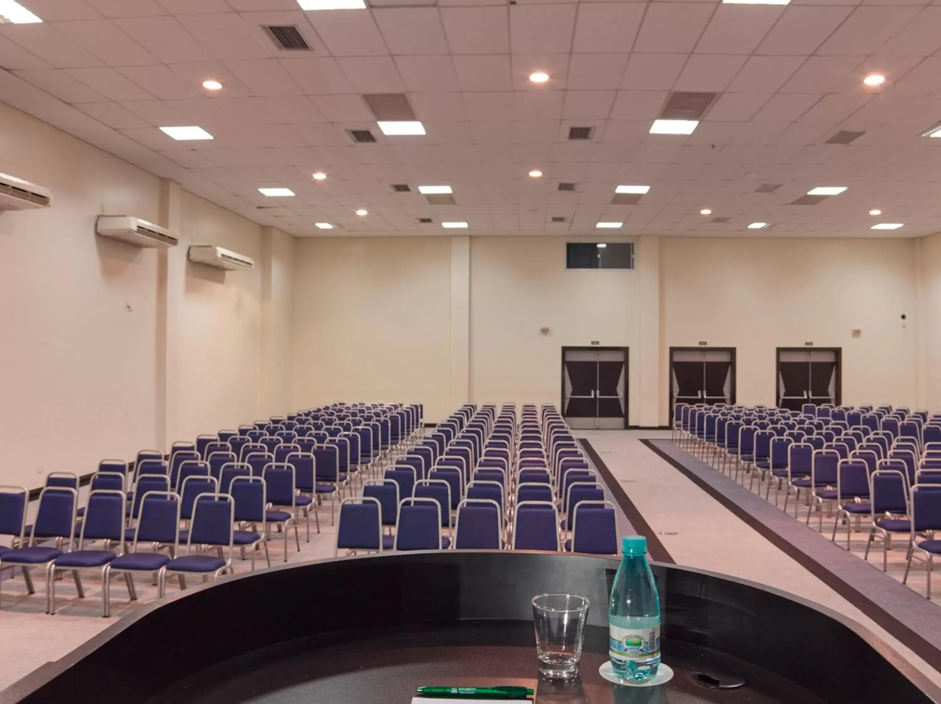Meeting/conference room in Bourbon Ponta Grossa Convention Hotel