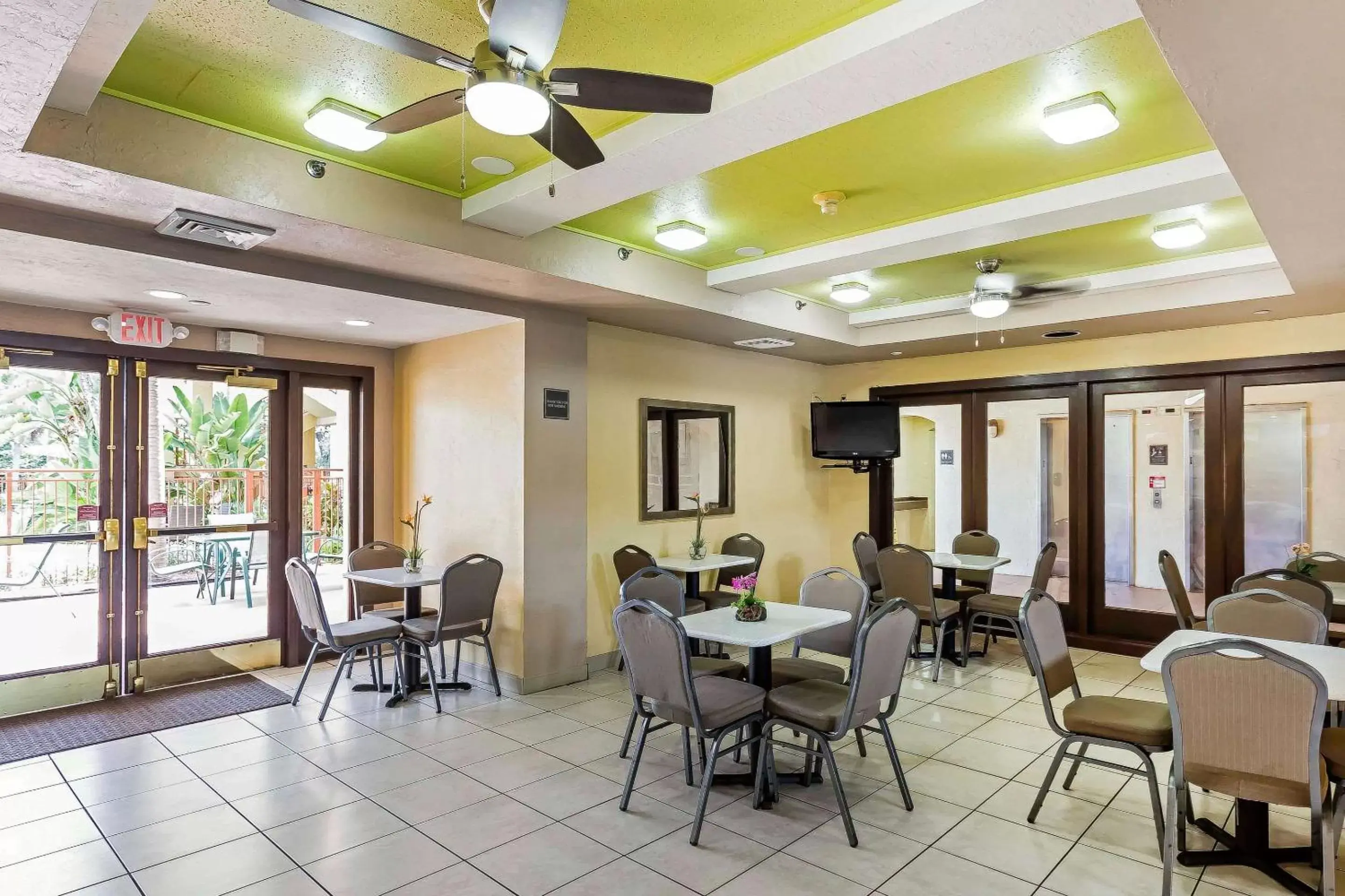 Restaurant/Places to Eat in Boca Suites Deerfield Beach