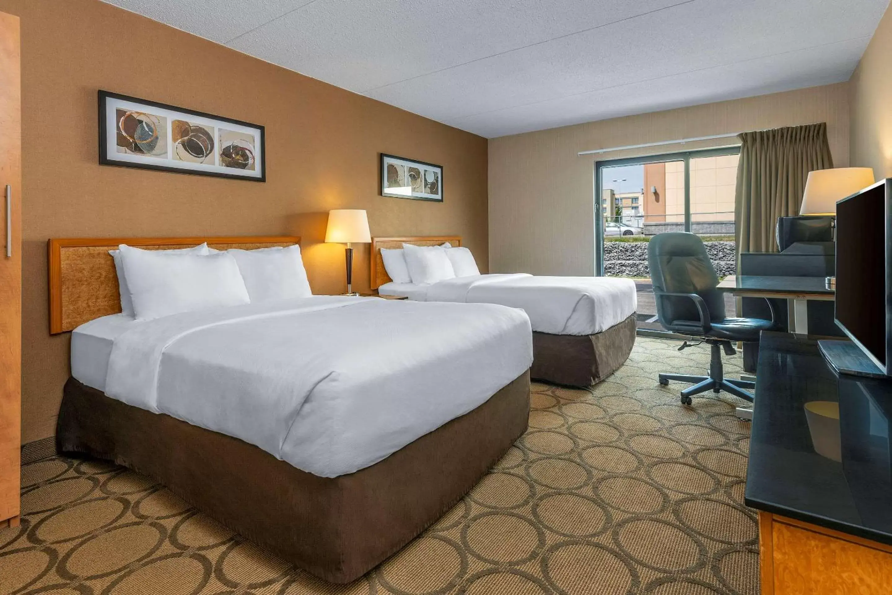Photo of the whole room, Bed in Comfort Inn East Sudbury