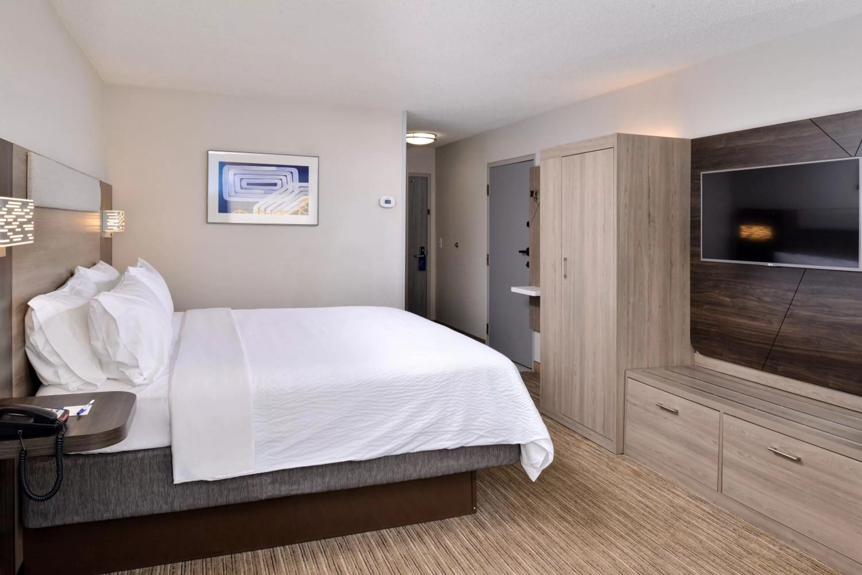 Photo of the whole room, Bed in Holiday Inn Express Winston-Salem Medical Ctr Area