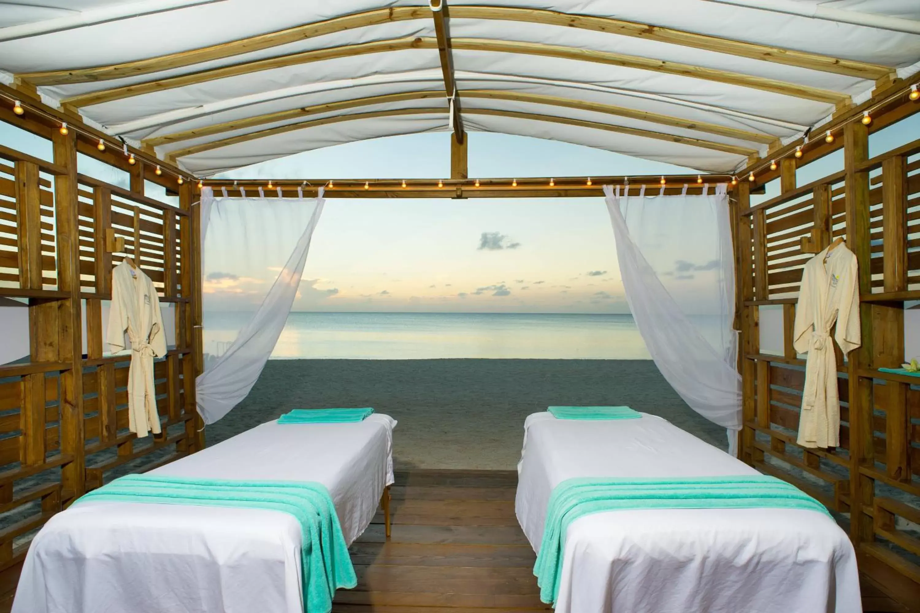 Beach, Bed in The Westin Grand Cayman Seven Mile Beach Resort & Spa