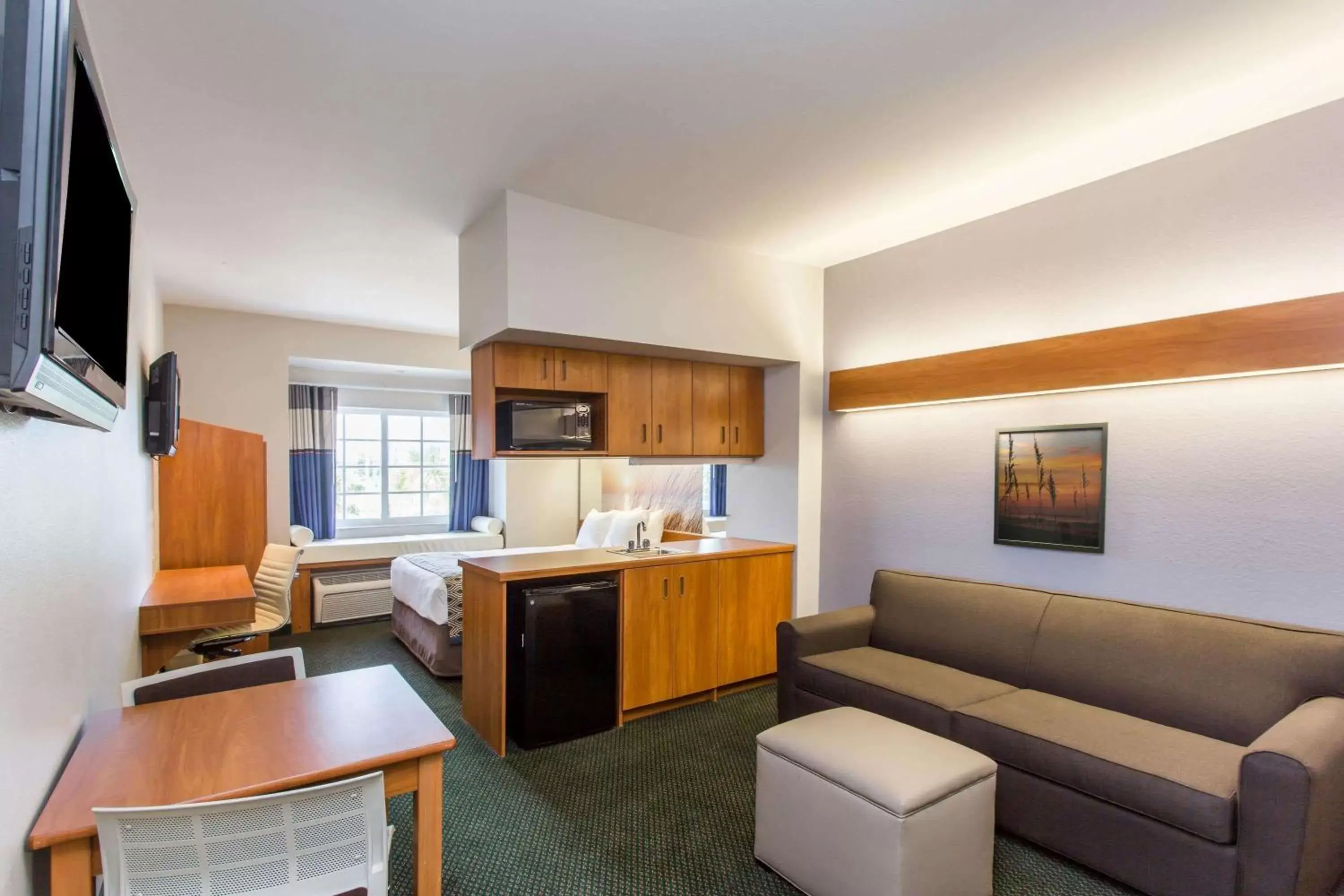 Photo of the whole room, Kitchen/Kitchenette in Microtel Inn and Suites by Wyndham Port Charlotte