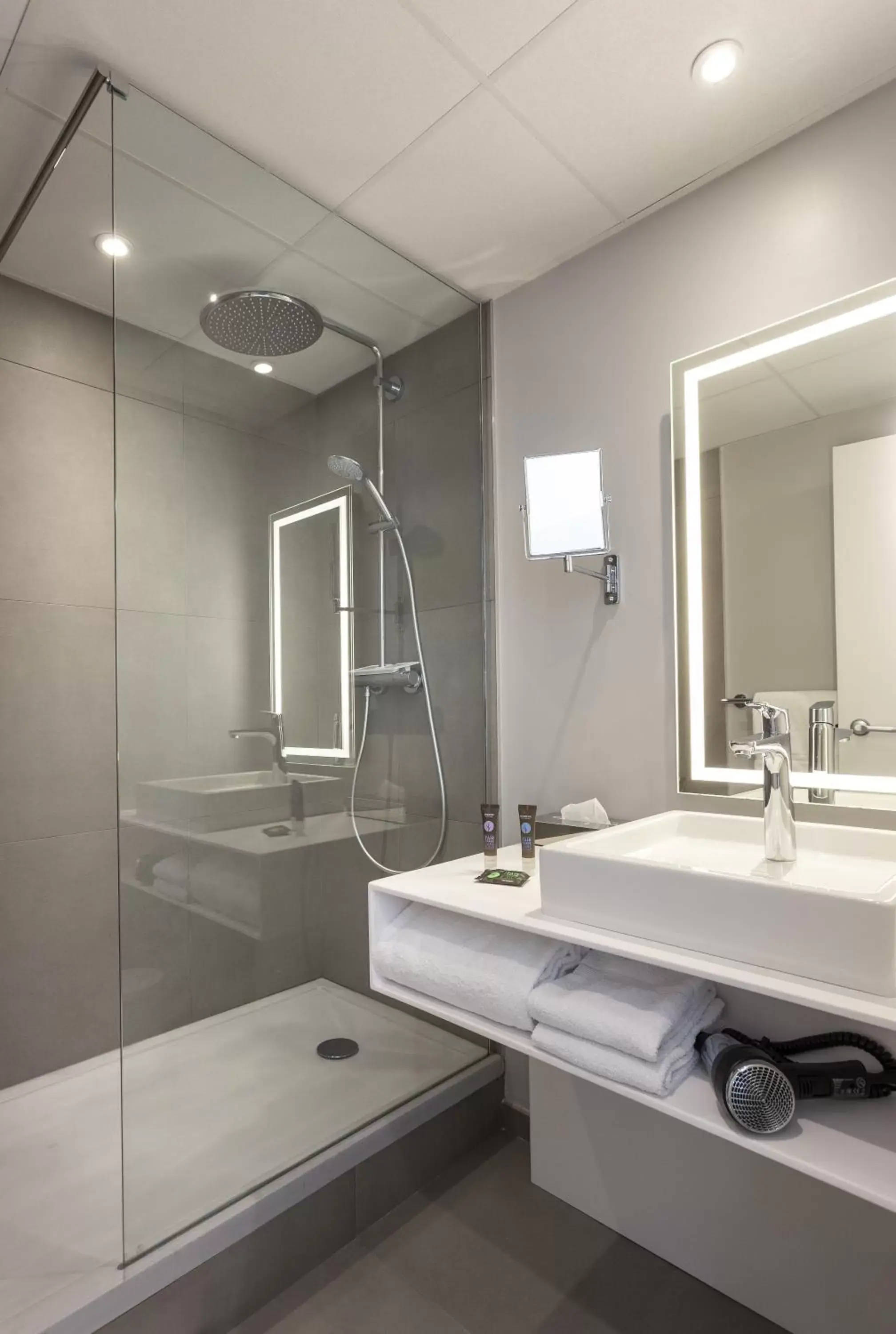 Shower, Bathroom in Novotel Annecy Centre Atria