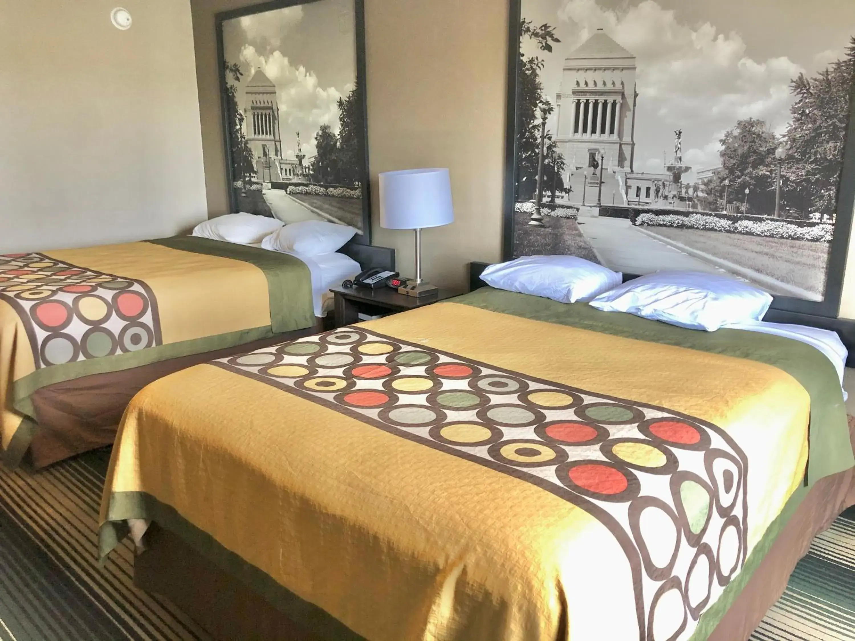 Bedroom, Bed in Super 8 by Wyndham Indianapolis South