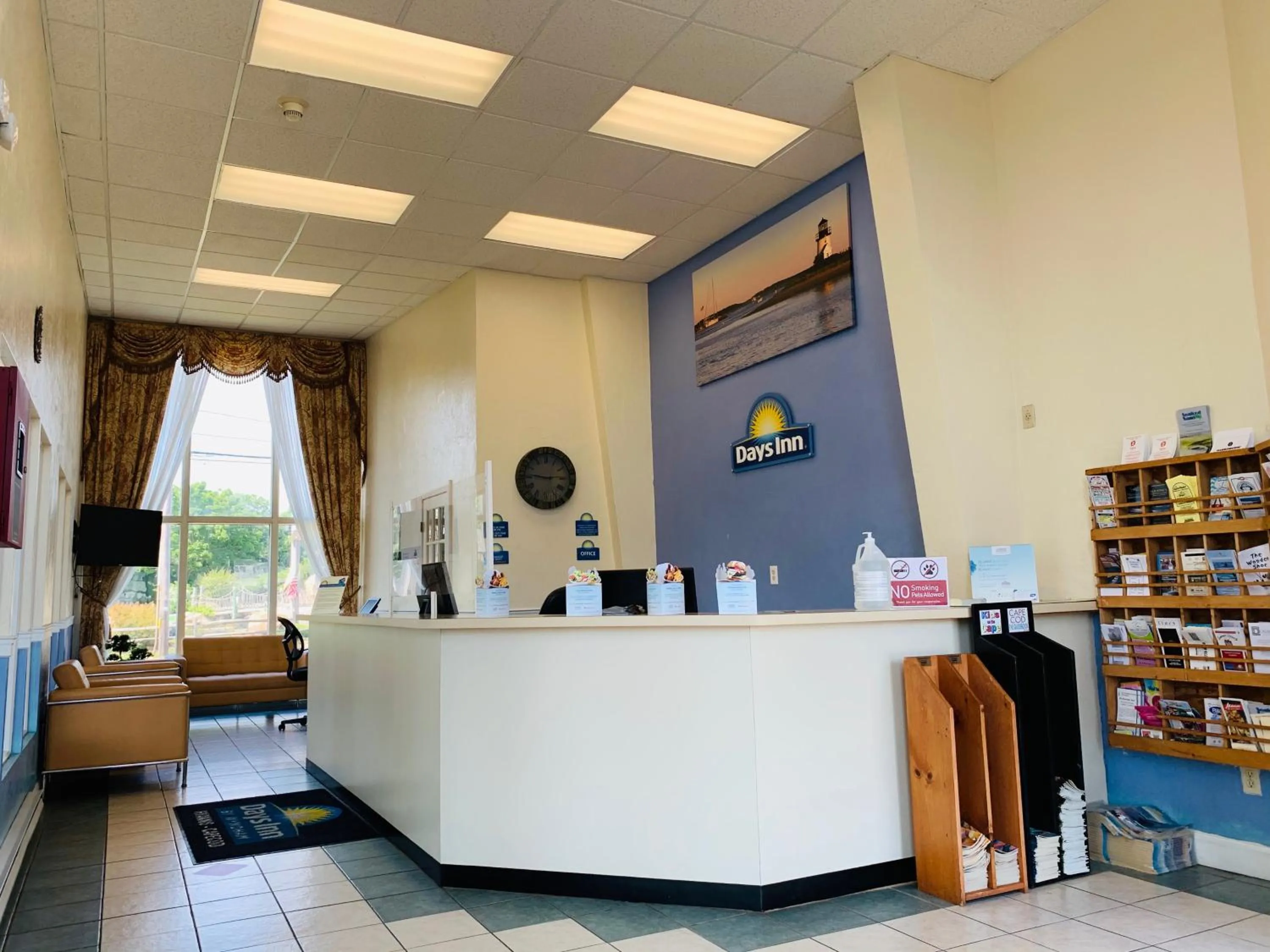 Lobby or reception in Days Inn by Wyndham - Cape Cod
